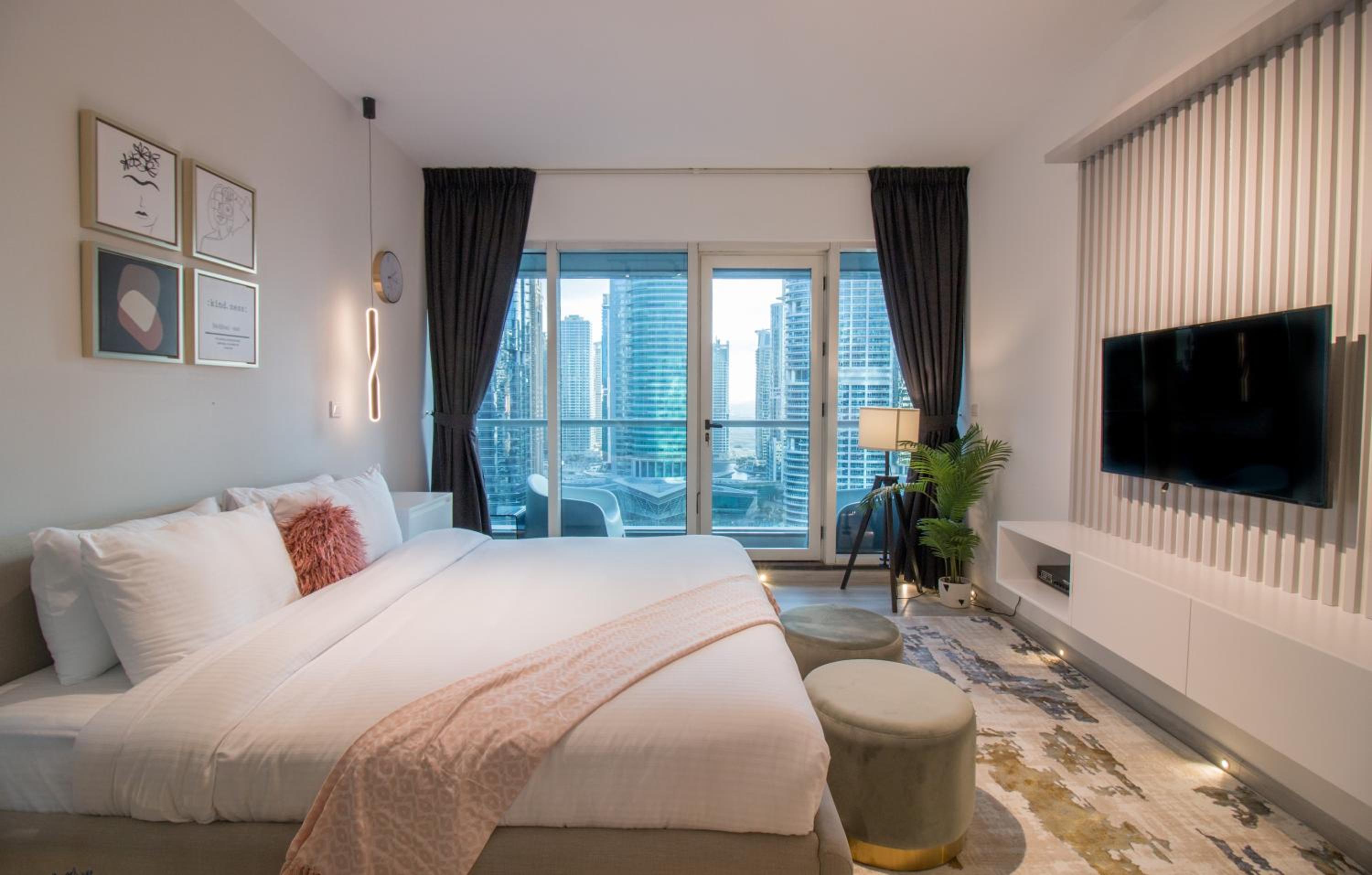 Walking Distance to Metro! FULL Canal View