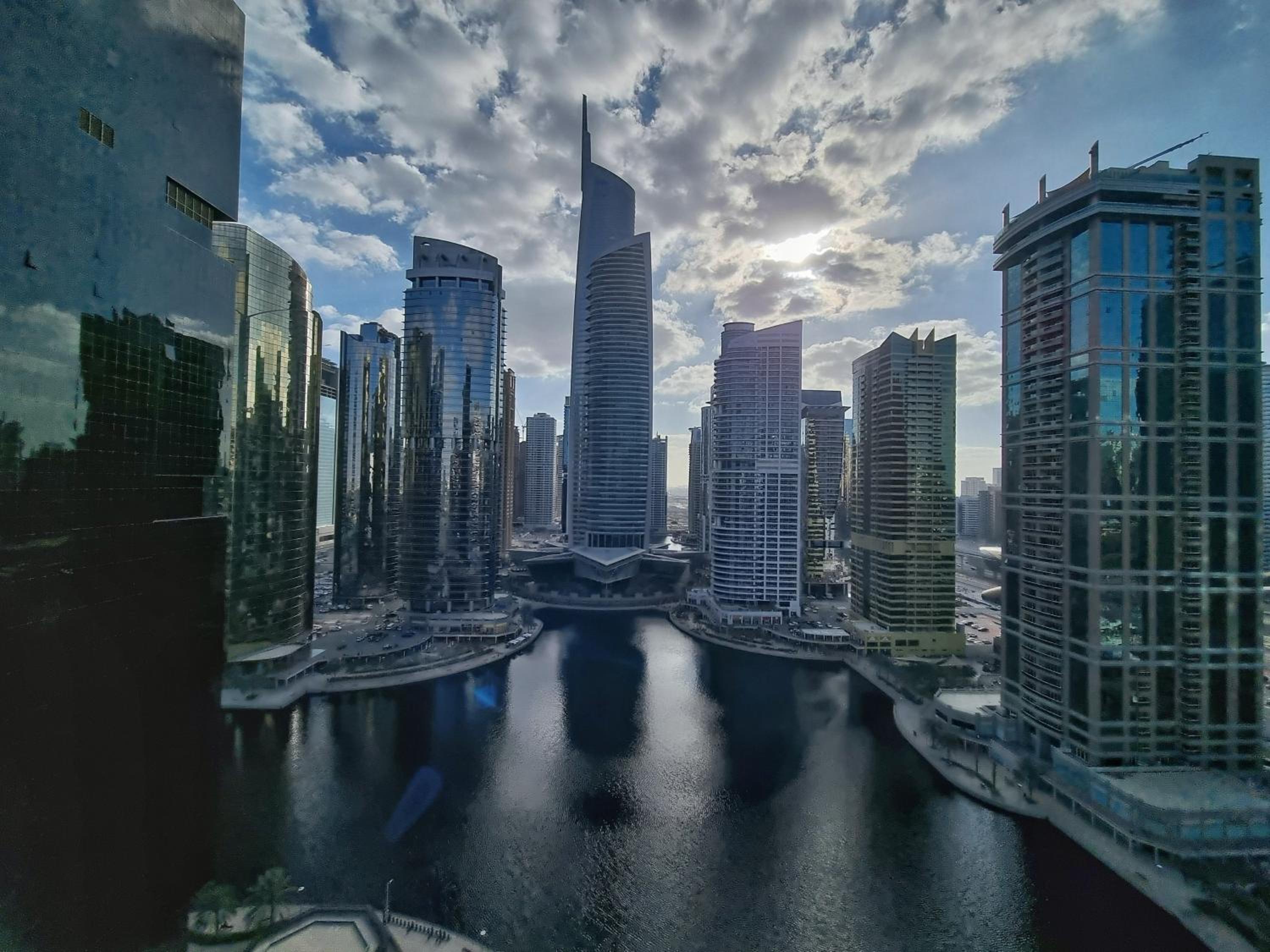 Walking Distance to Metro! FULL Canal View