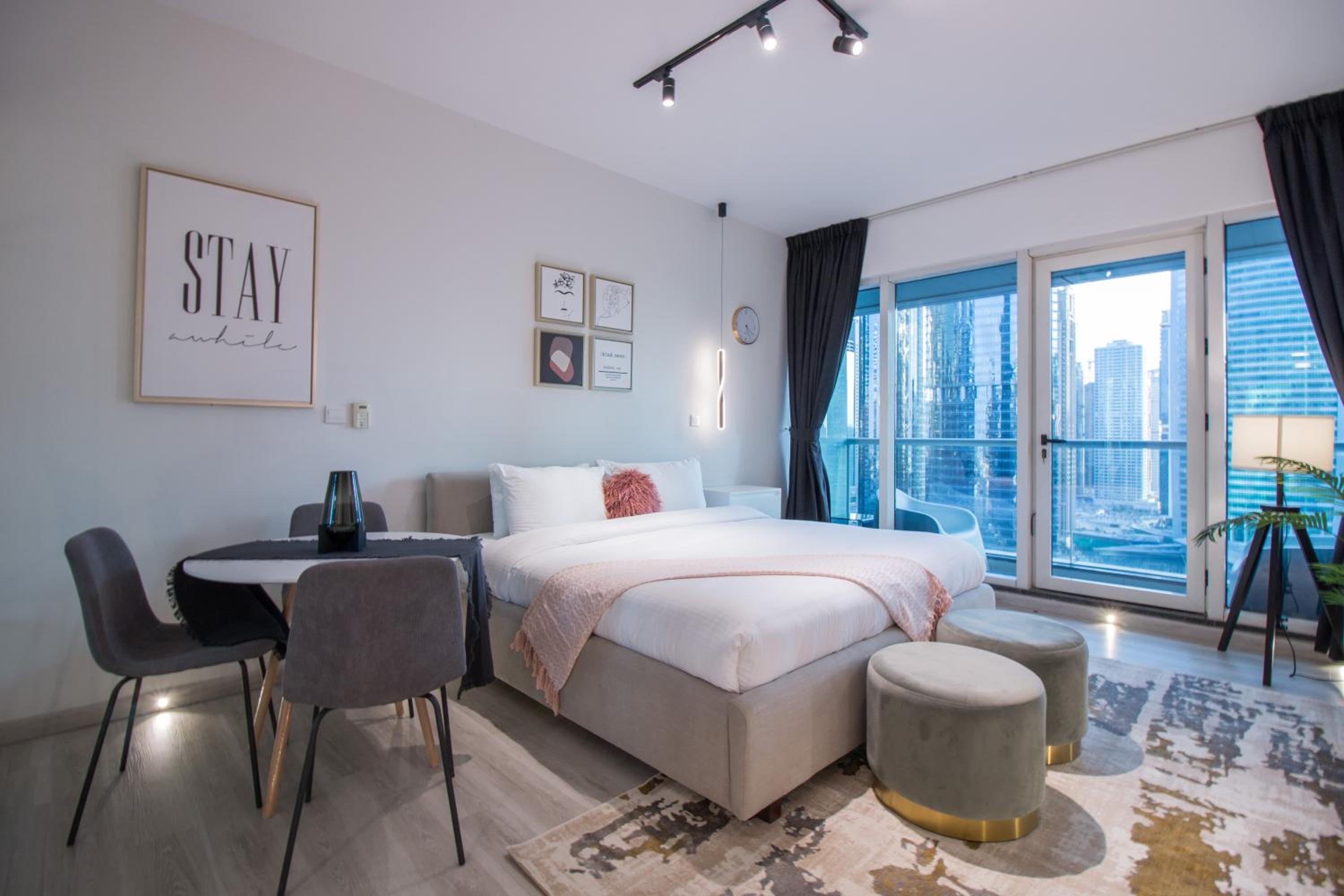 Walking Distance to Metro! FULL Canal View