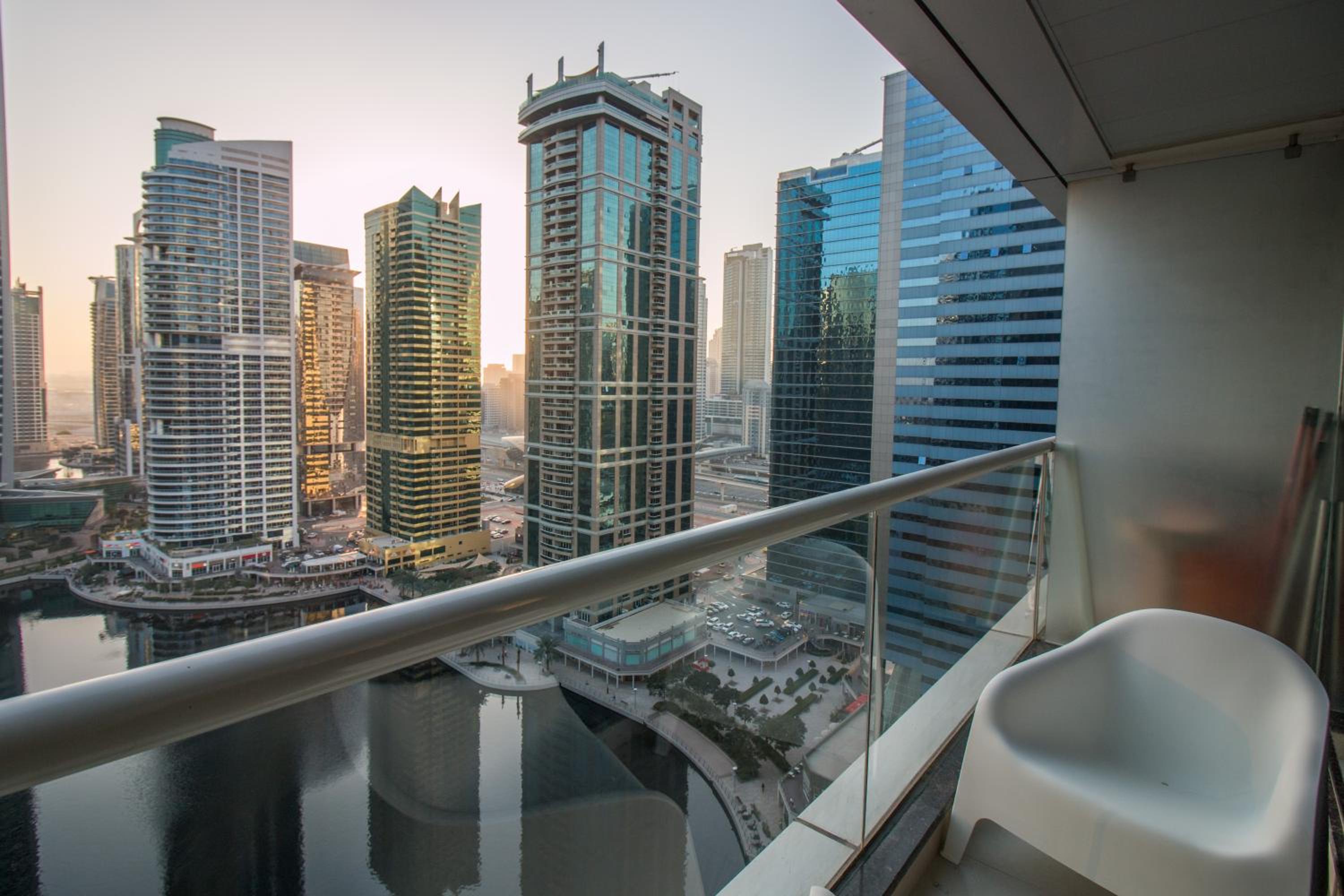 Walking Distance to Metro! FULL Canal View