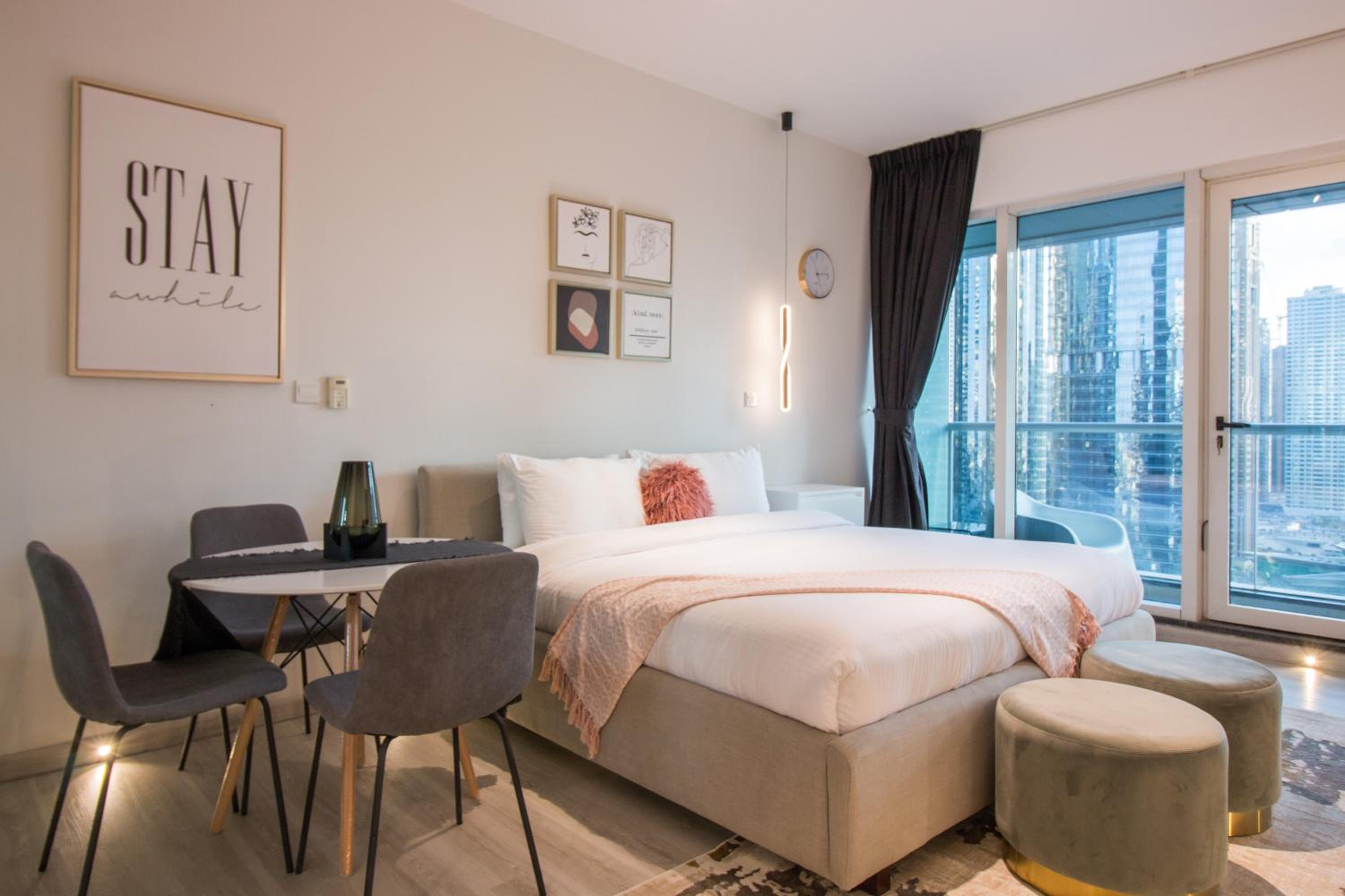 Walking Distance to Metro! FULL Canal View