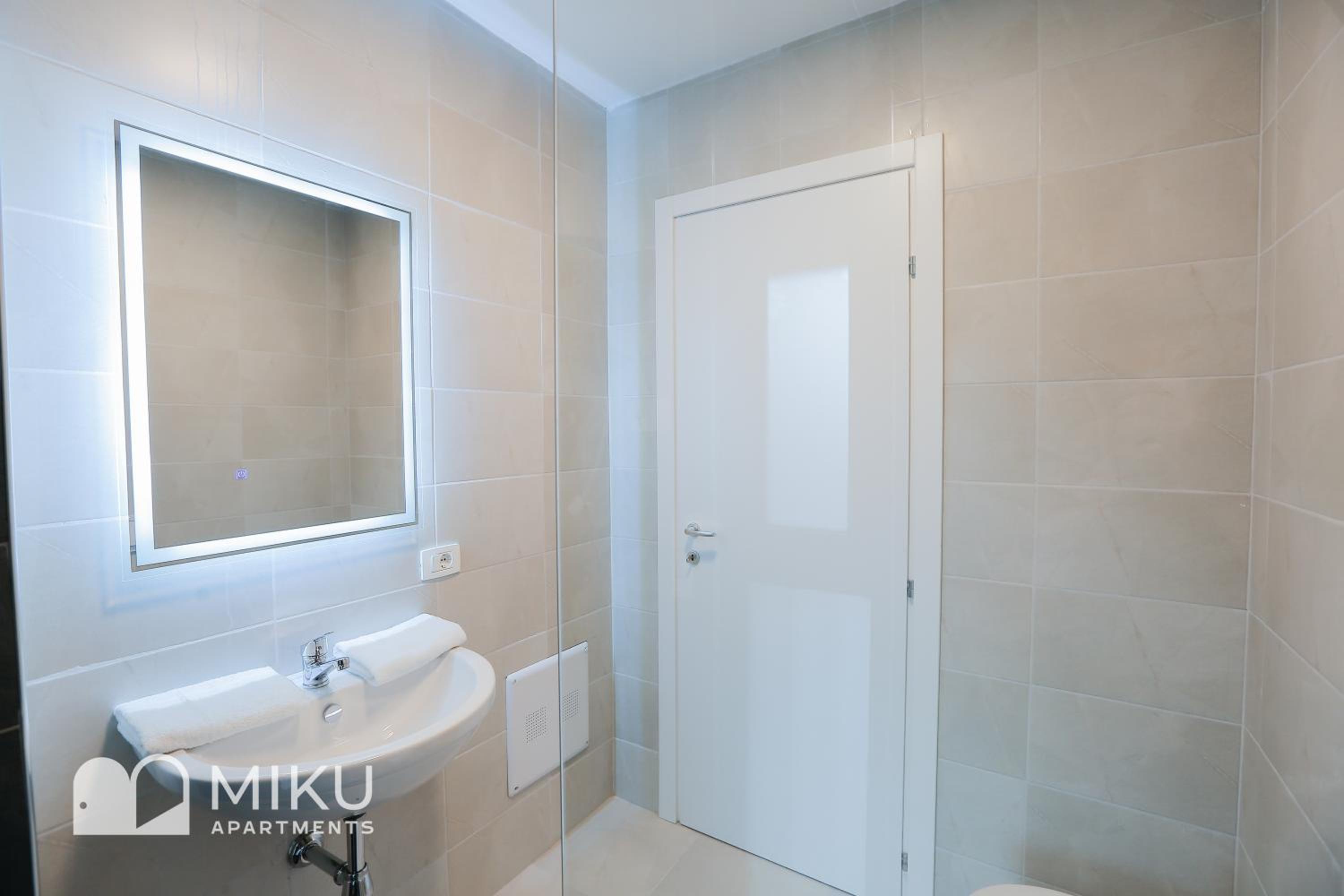 Miku Apartment - Glamorous 1Bedroom Apartment At Olympic Residence