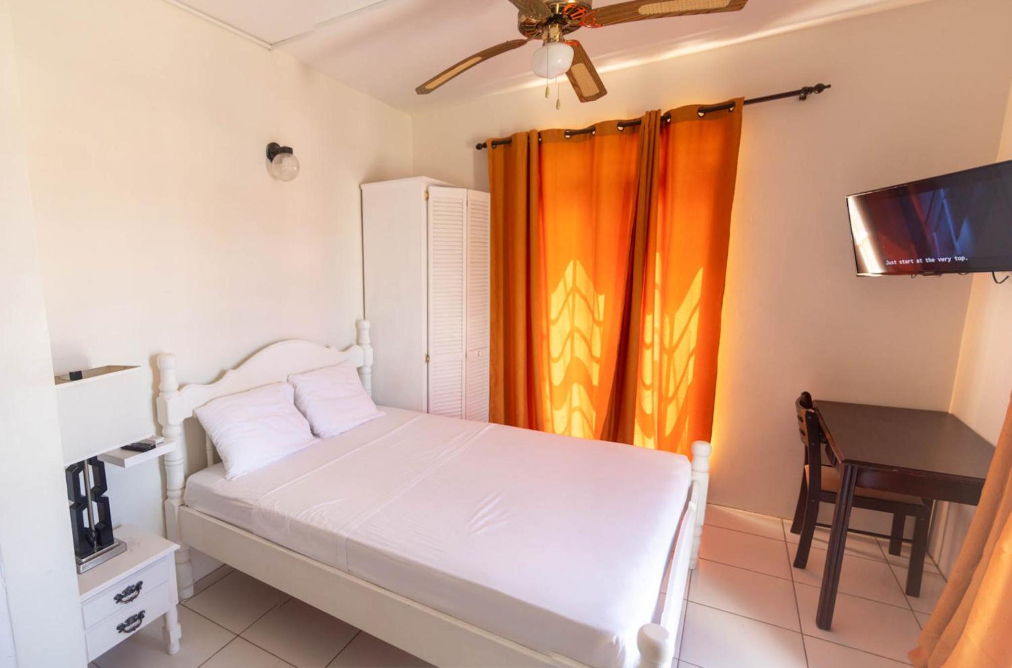 St. James Guesthouse - Photo 33