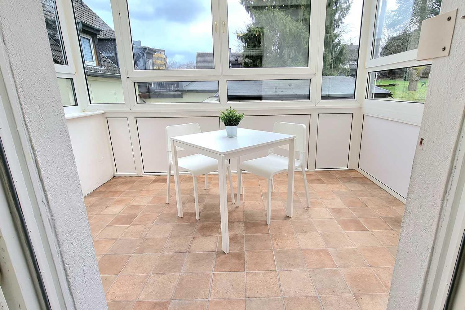 Modern 3-Room Apartment with Winter Garden, Free Parking in Hagen - HA01