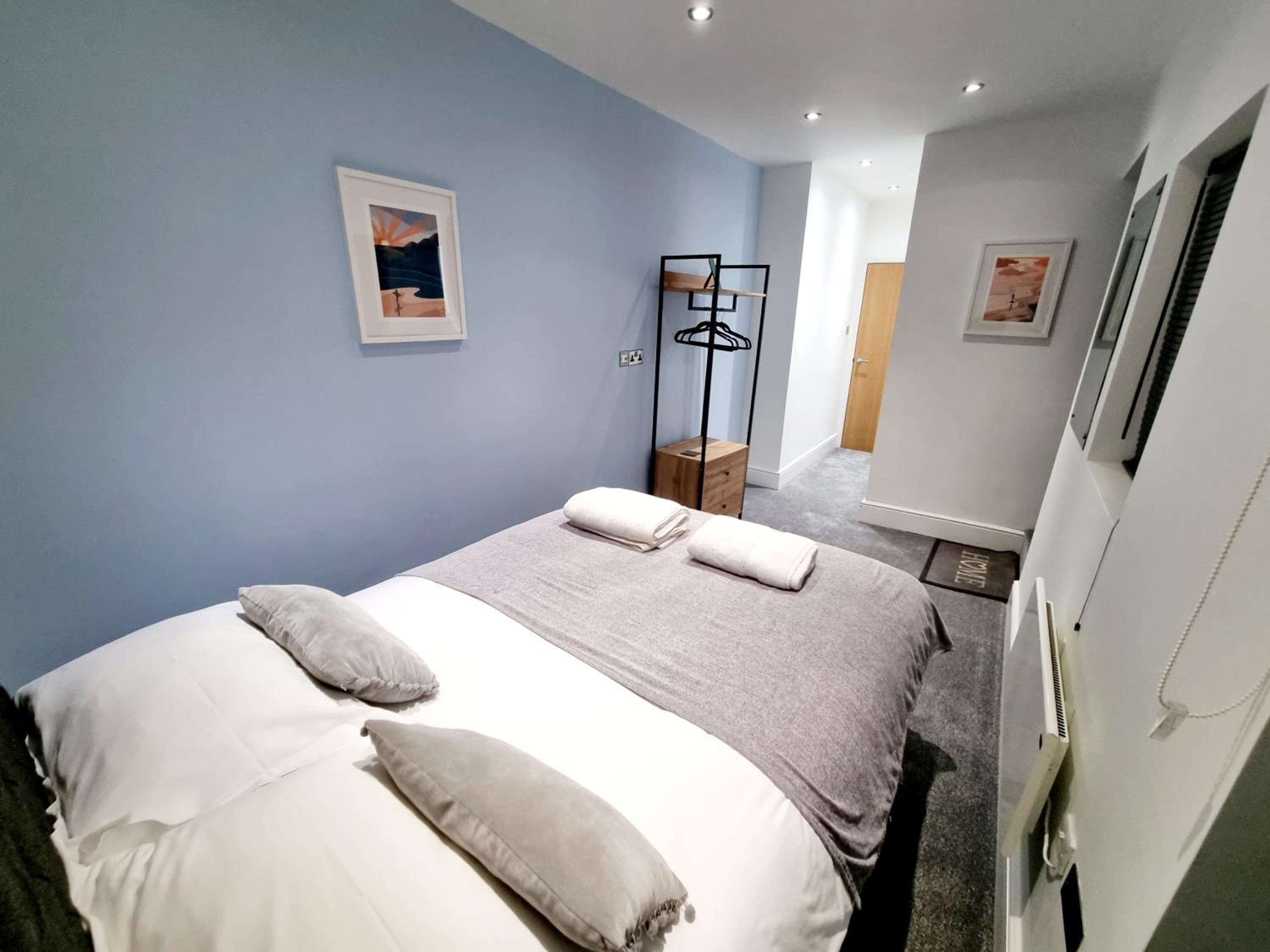 Superb 2 beds 2 baths New Apartment w/ Garden+Patio view 2
