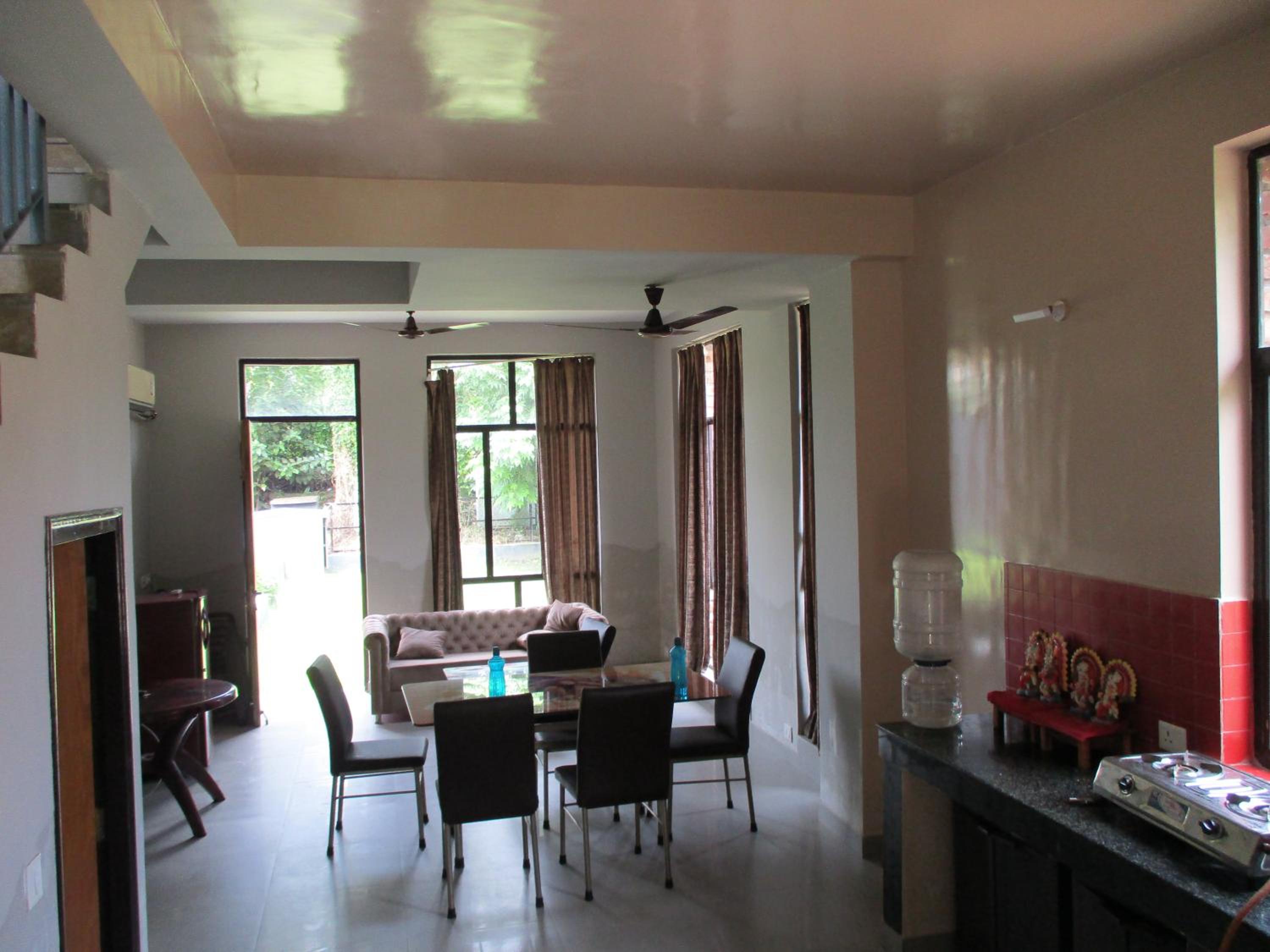 Ganga Kutir Oak Villa on Raichak view 4