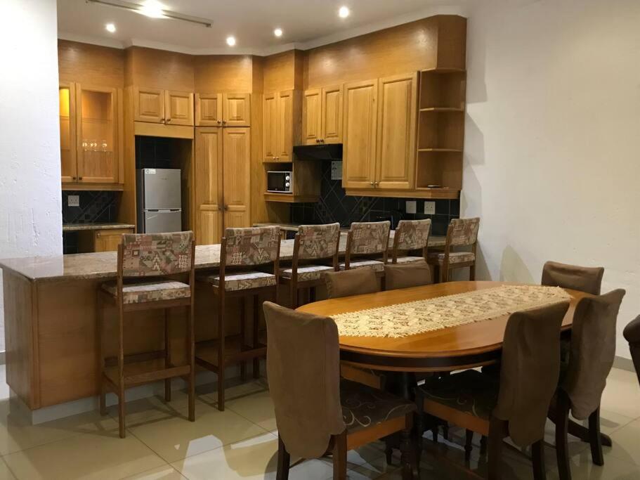 Luxury3 bedroom 6 sleeper penthouse apartment in Shellybeach, Margate, photo 4 of 14