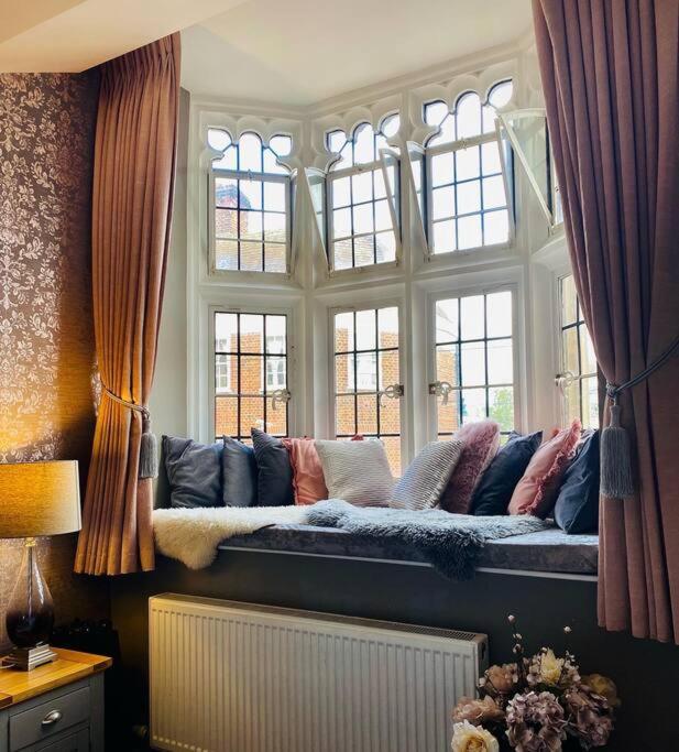 THE MOST CENTRAL Apartment in Canterbury Stunning Interiors, fully equipped, City Views and Free WiFi! view 2
