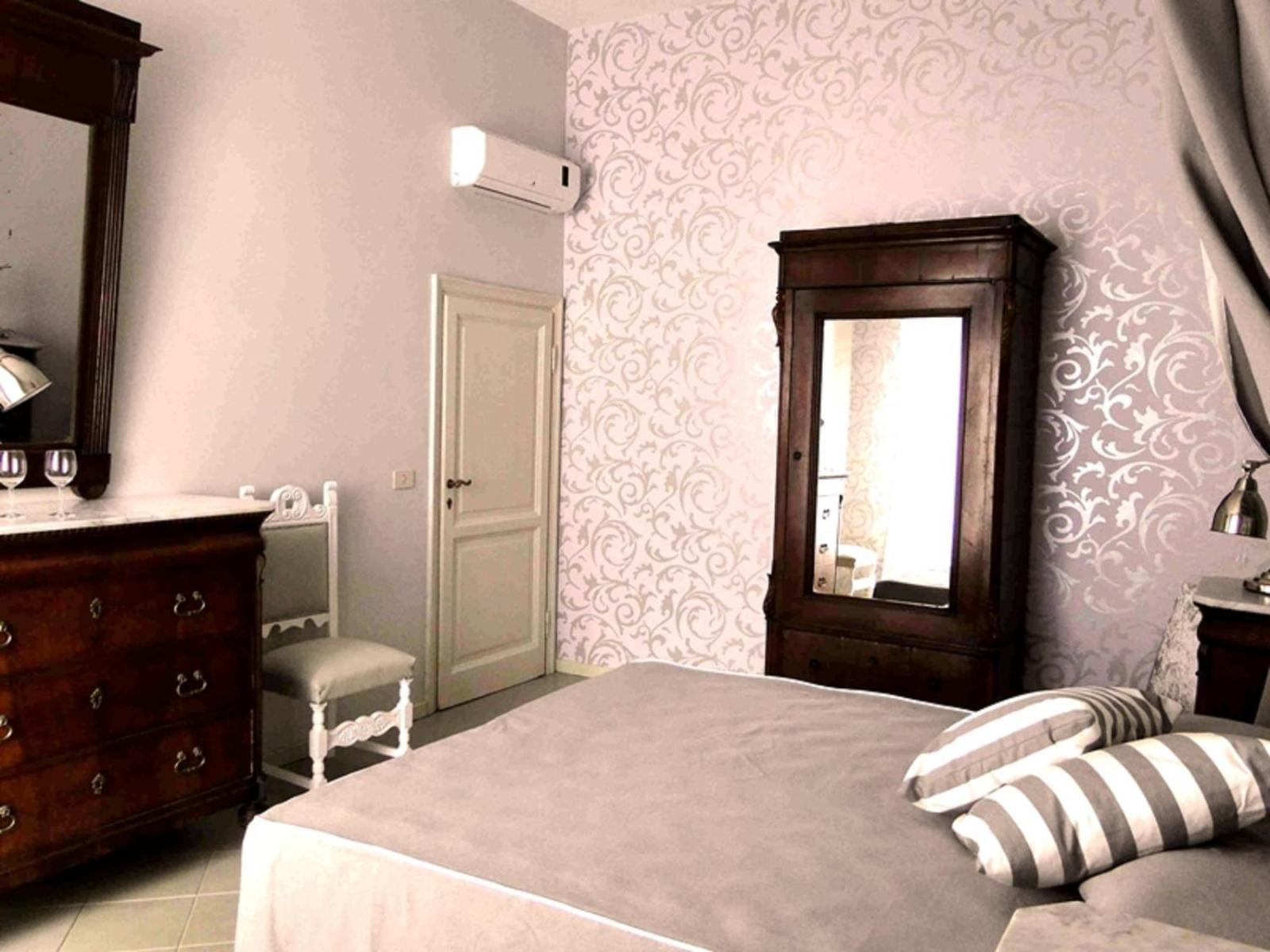 Oltrarno apartments