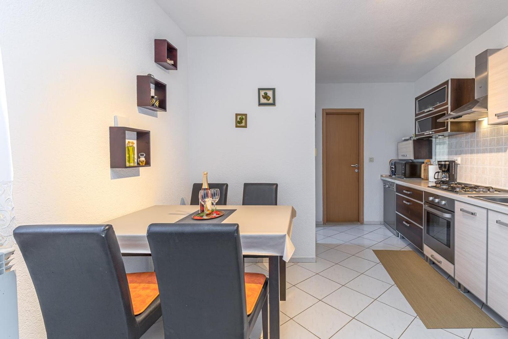 Apartment Teri view 5