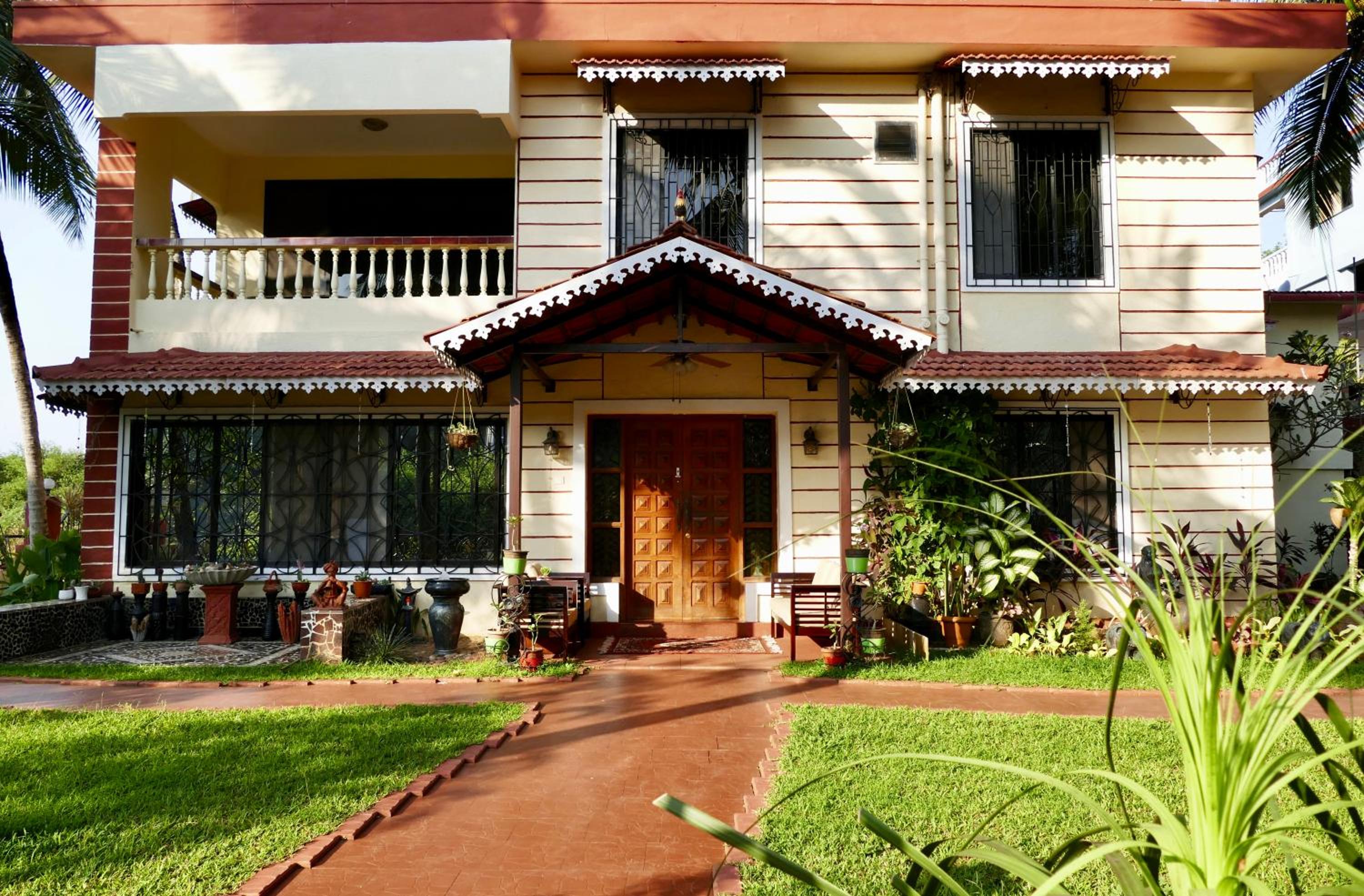 SHANU'S SEASIDE INN - A Family-Run Guesthouse just 100 metres from Candolim Beach view 2