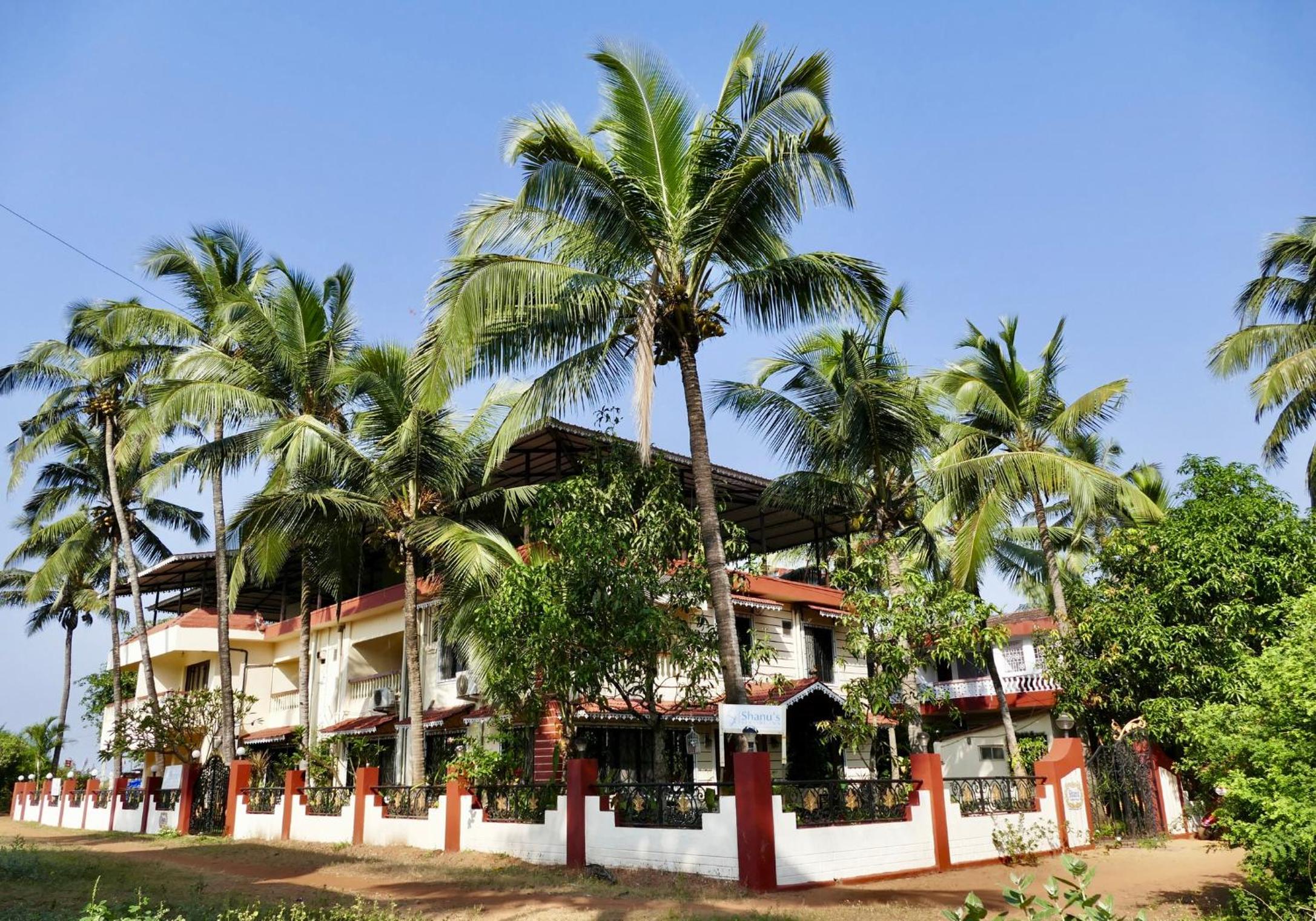 SHANU'S SEASIDE INN - A Family-Run Guesthouse just 100 metres from Candolim Beach view 4