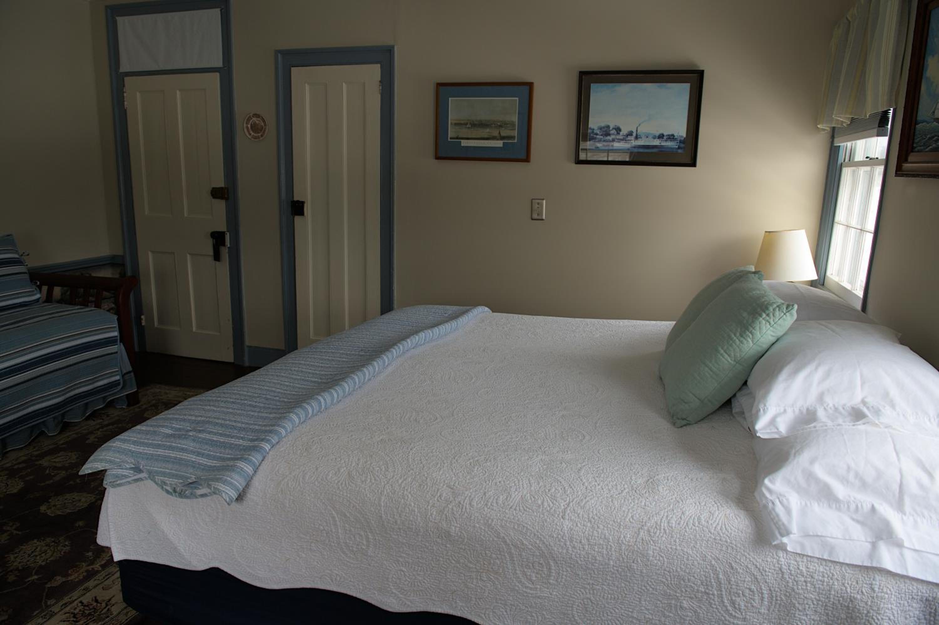 Shoreham Inn Bed & Breakfast
