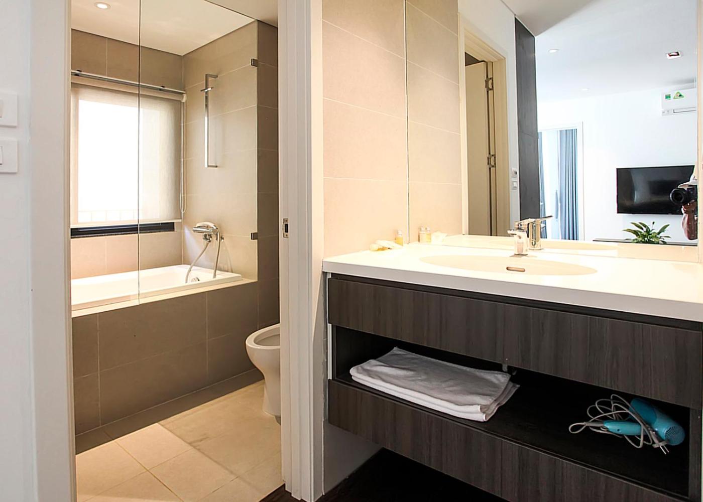 Hanoi Home 3 - Luxury Apartment in Tay Ho street