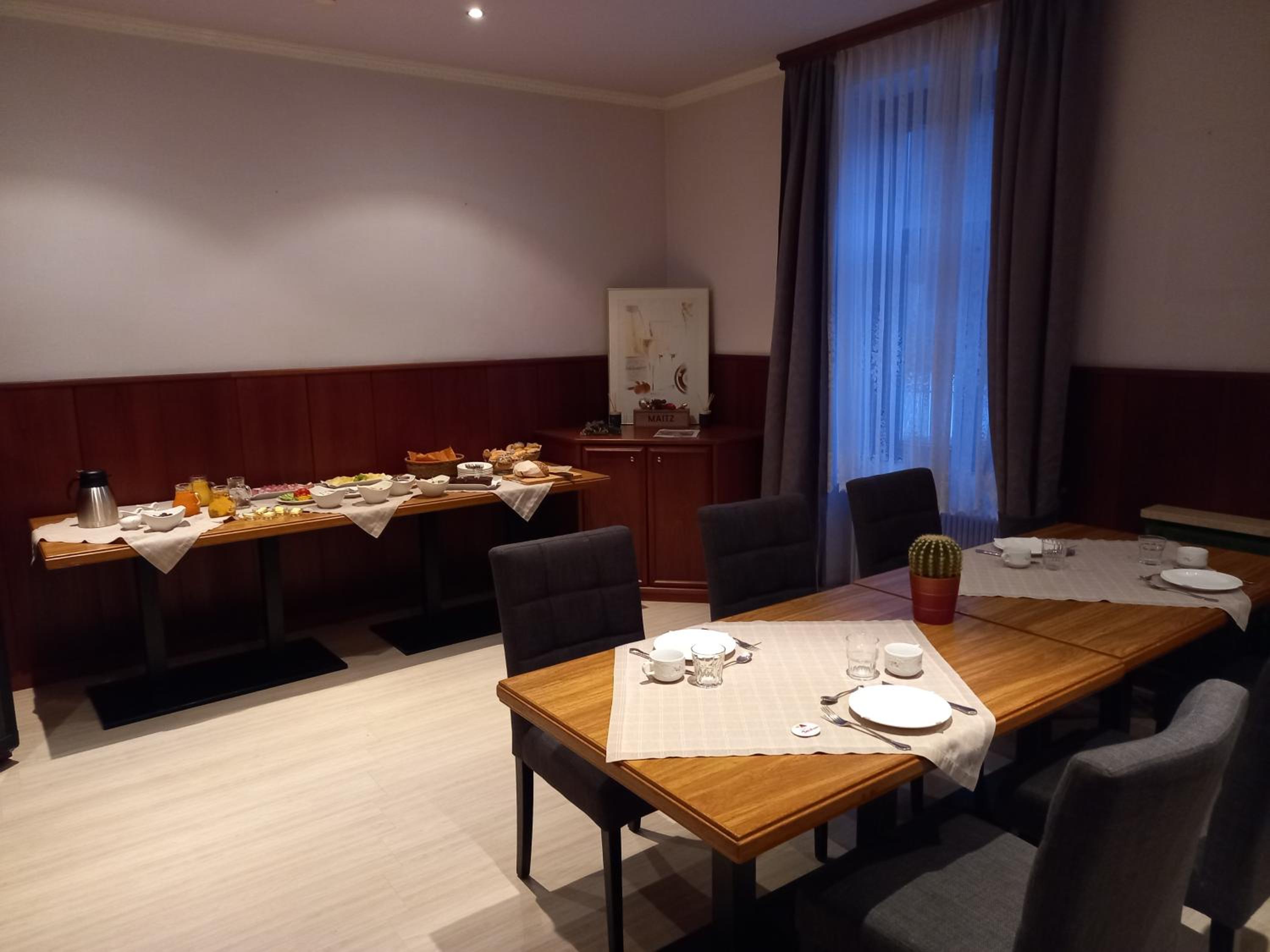 3 Raben - Leoben - Zimmer für Geschäftsreisende, Urlauber, Monteure und Handwerker, Polski Pensjonat Austria