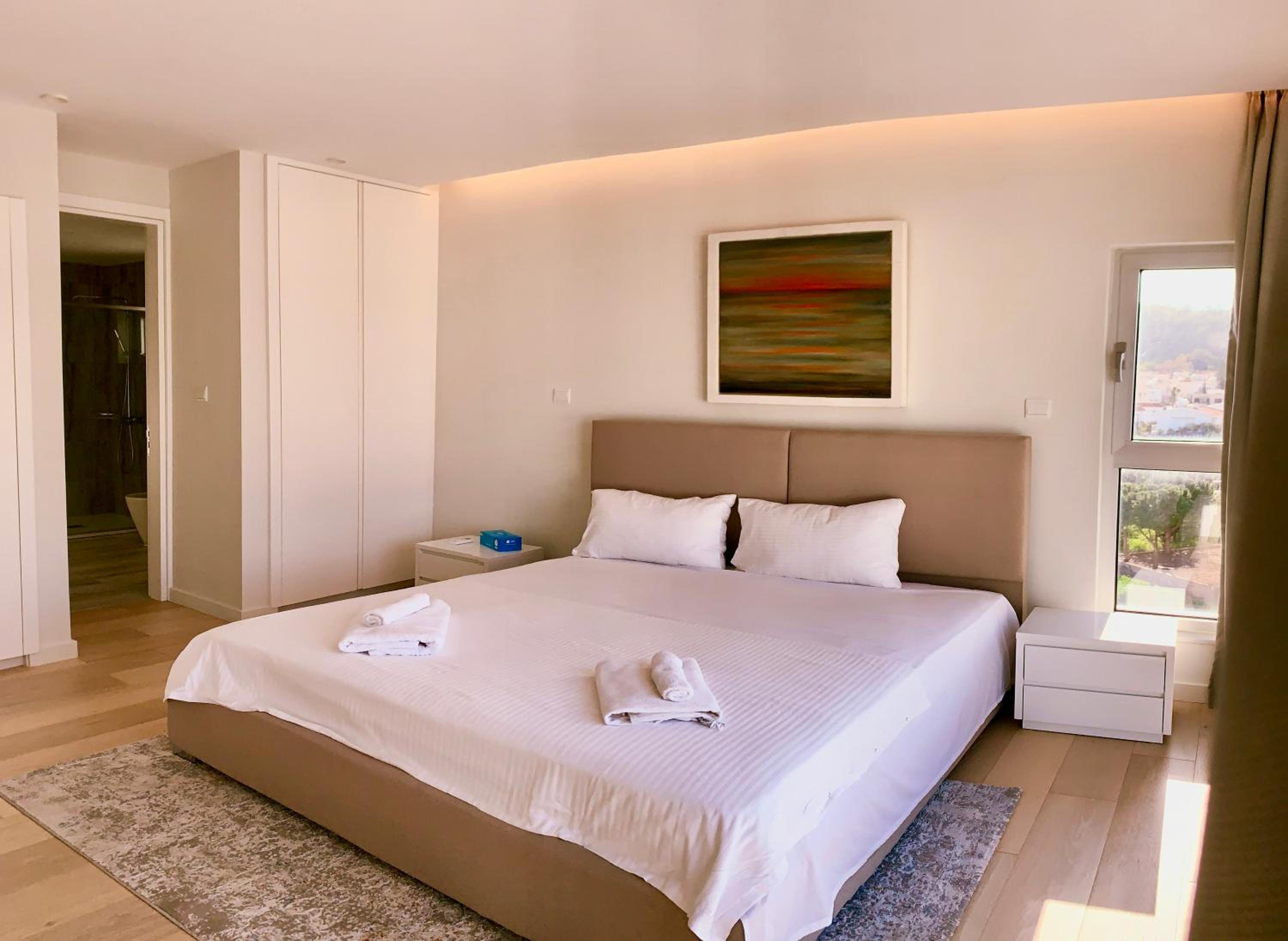 Emerald Suites
