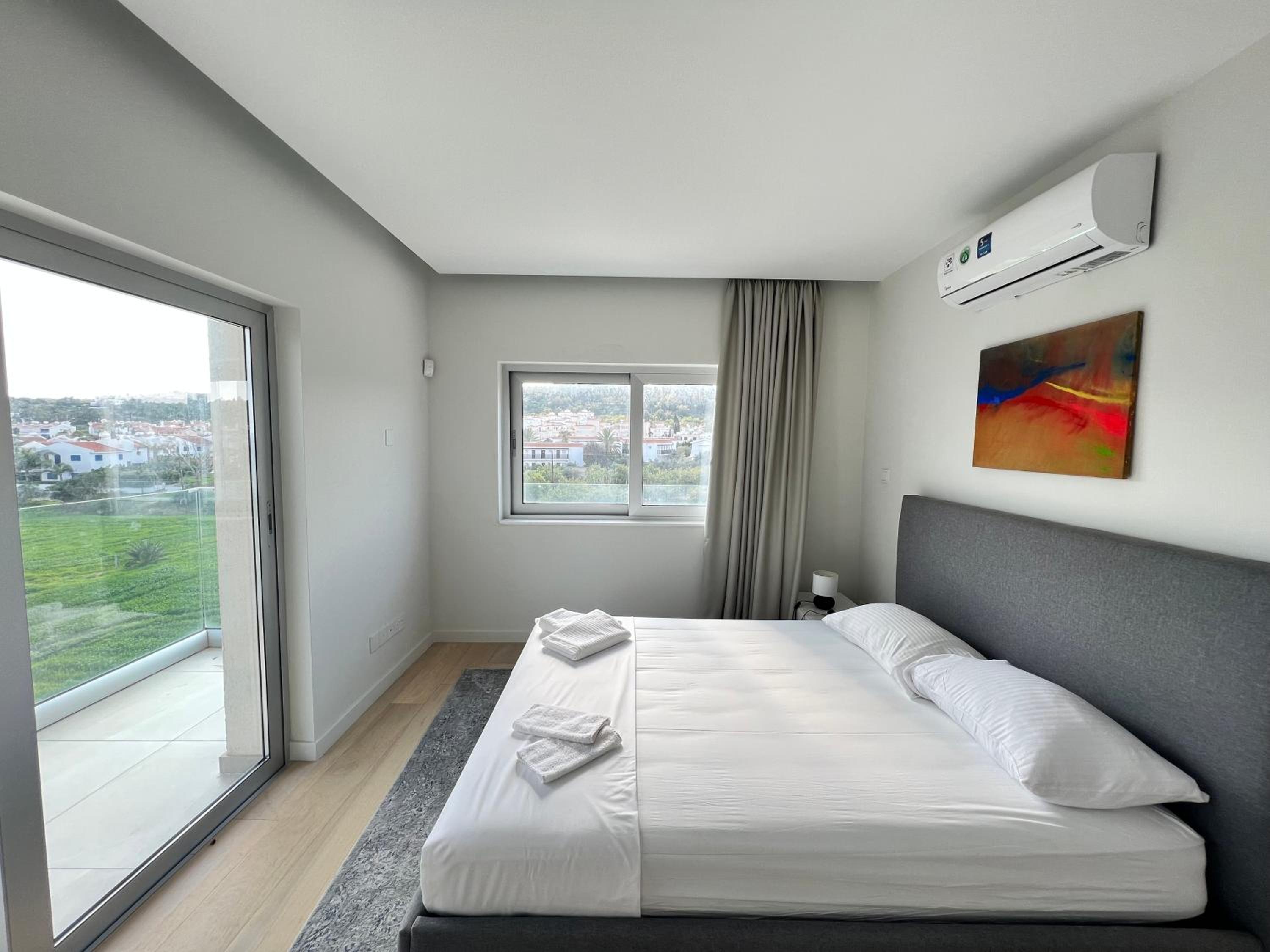 Emerald Suites