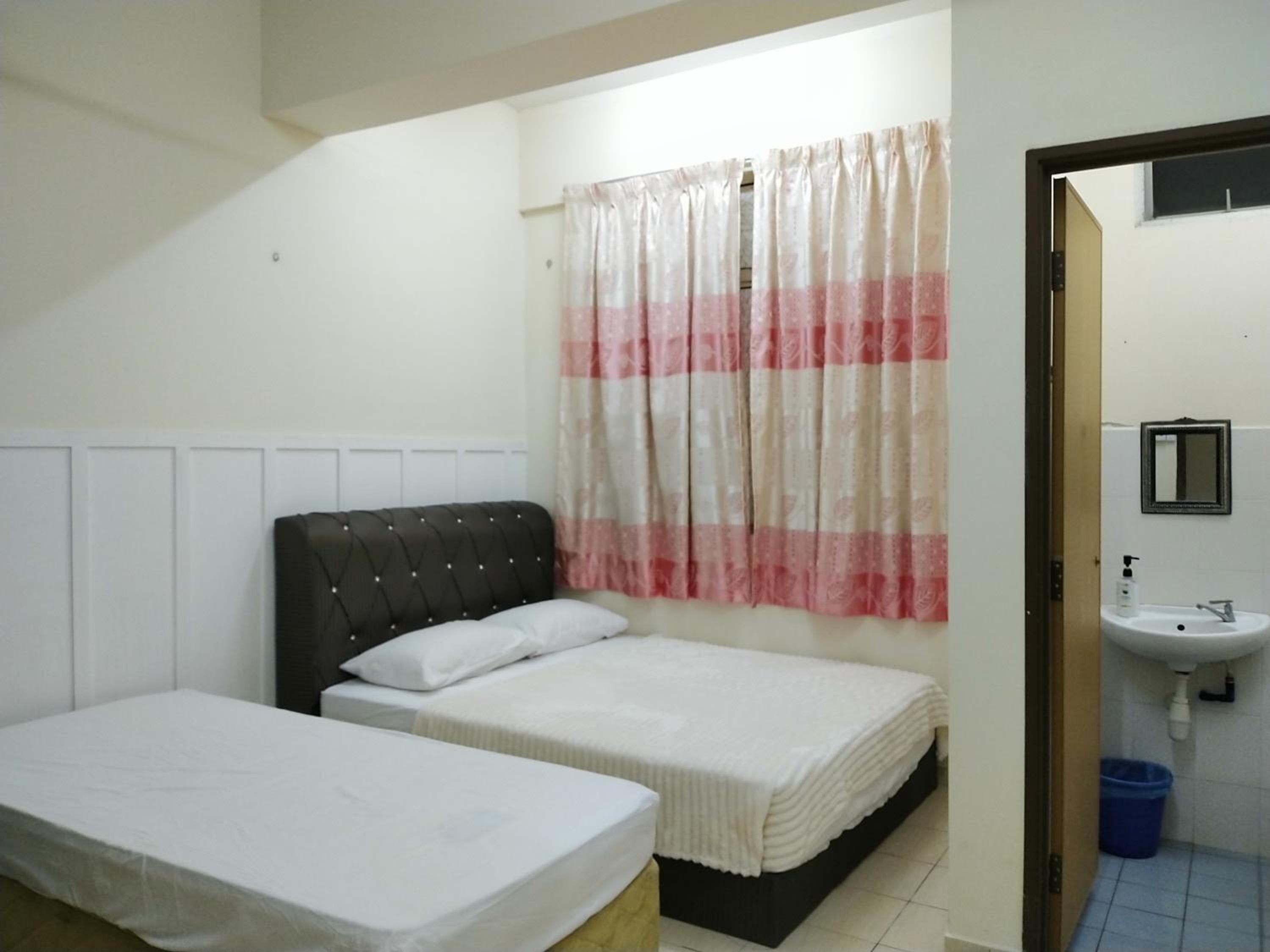 Homestay Kuala Terengganu near Batu Burok, Hospital HSNZ, KTCC Mall, Drawbridge B photo 3