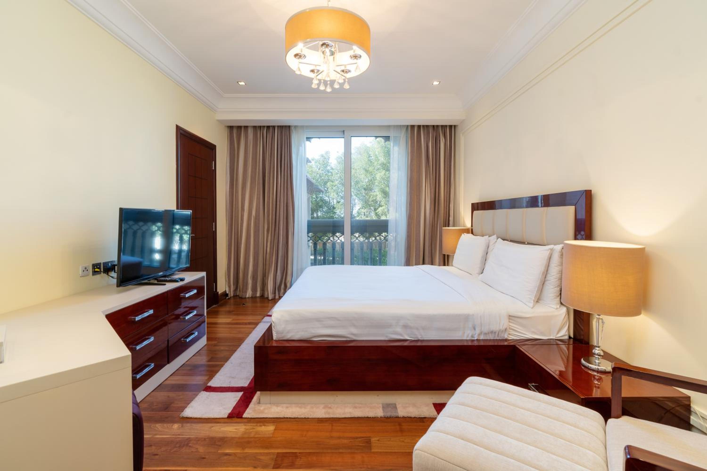 Royal Club By RVHR, Grandeur Residence Crescent Palm Jumeirah