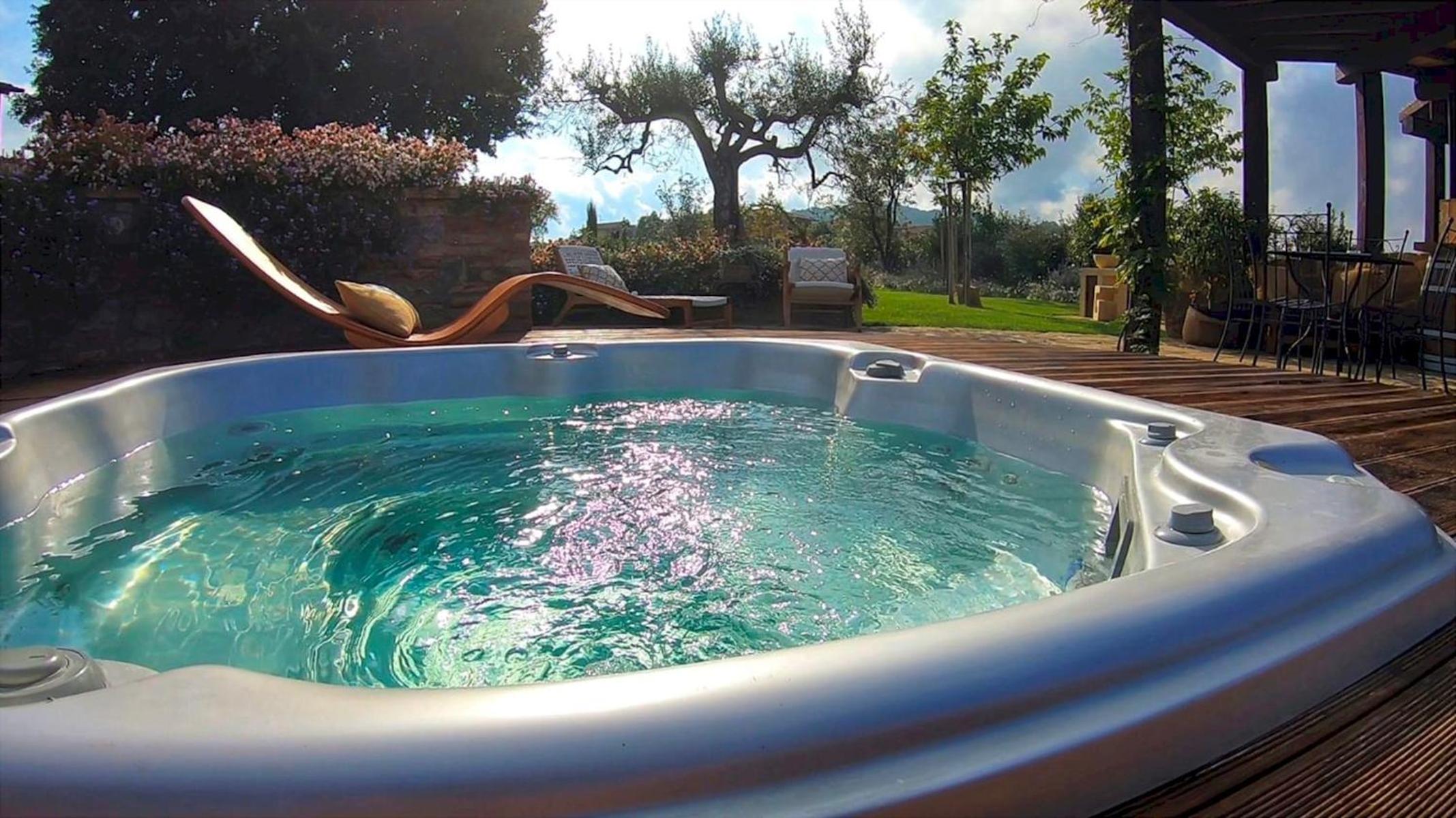 CASALE BELLA VITA 8&4, Emma Villas view 2