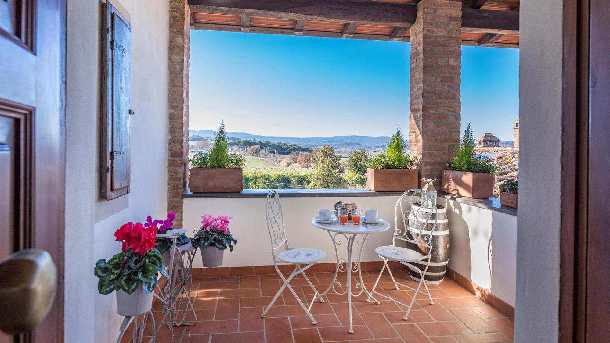 CASALE BELLA VITA 8&4, Emma Villas view 4