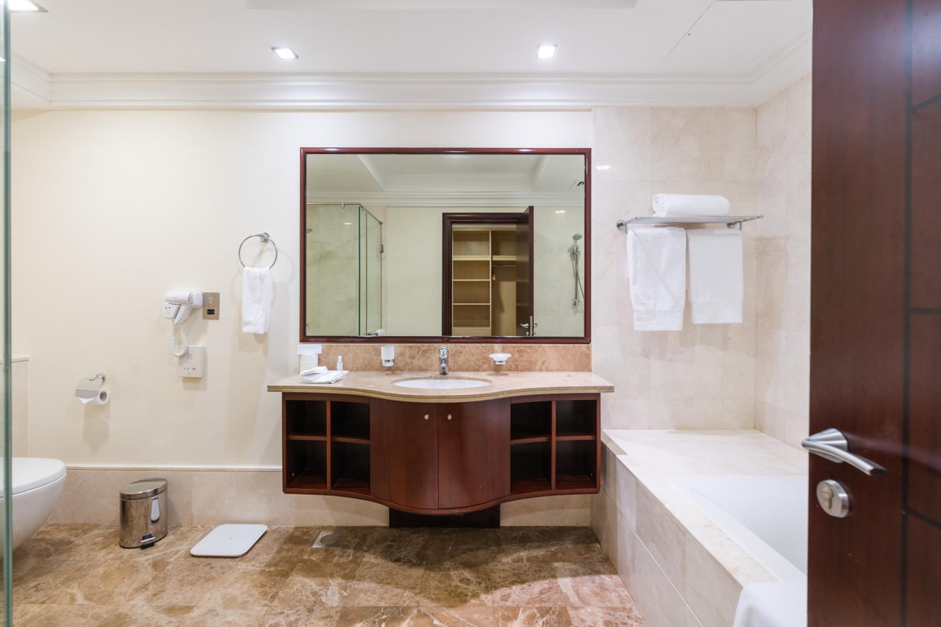 Royal Club By RVHR, Grandeur Residence Crescent Palm Jumeirah