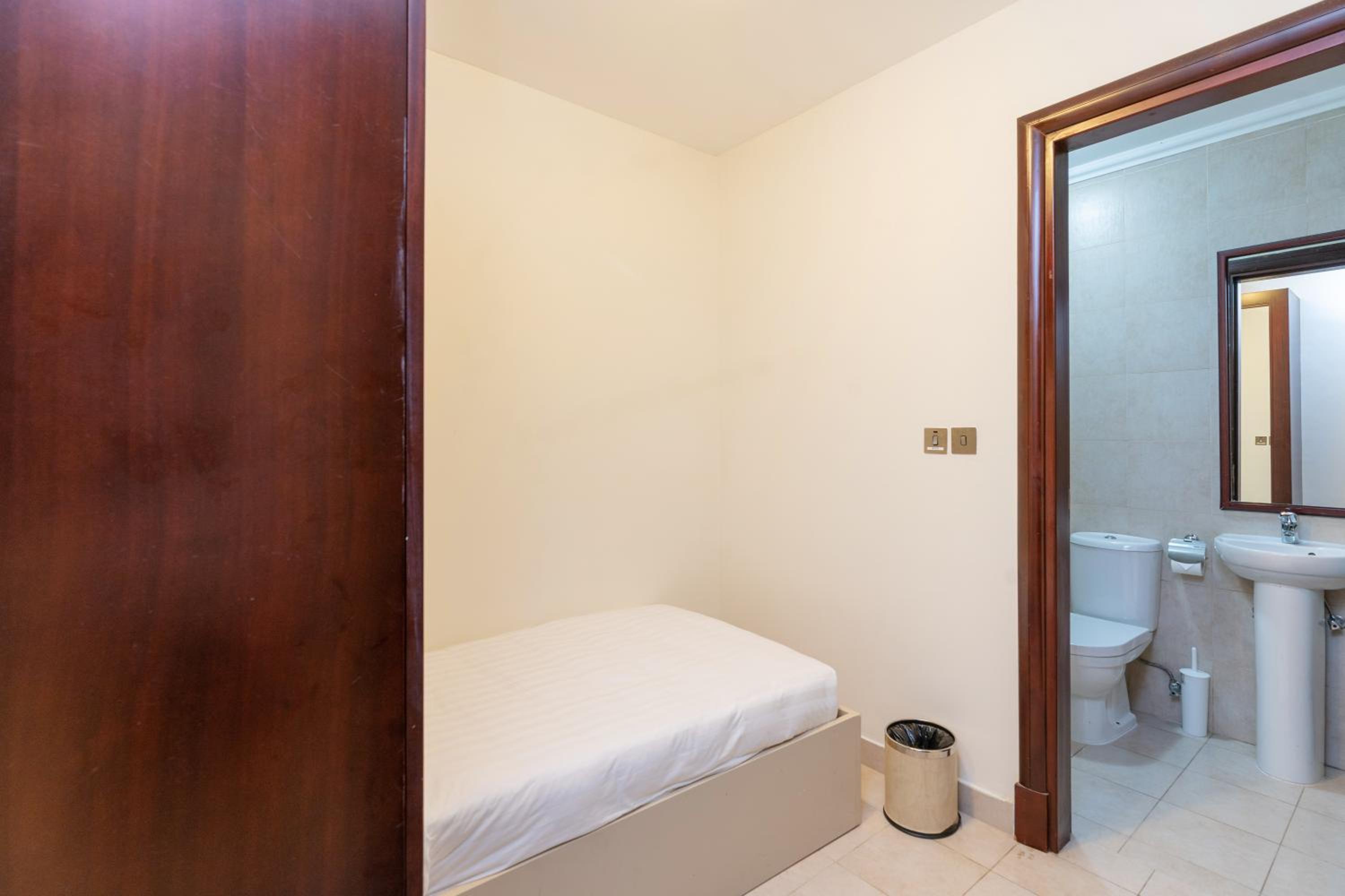 Royal Club By RVHR, Grandeur Residence Crescent Palm Jumeirah