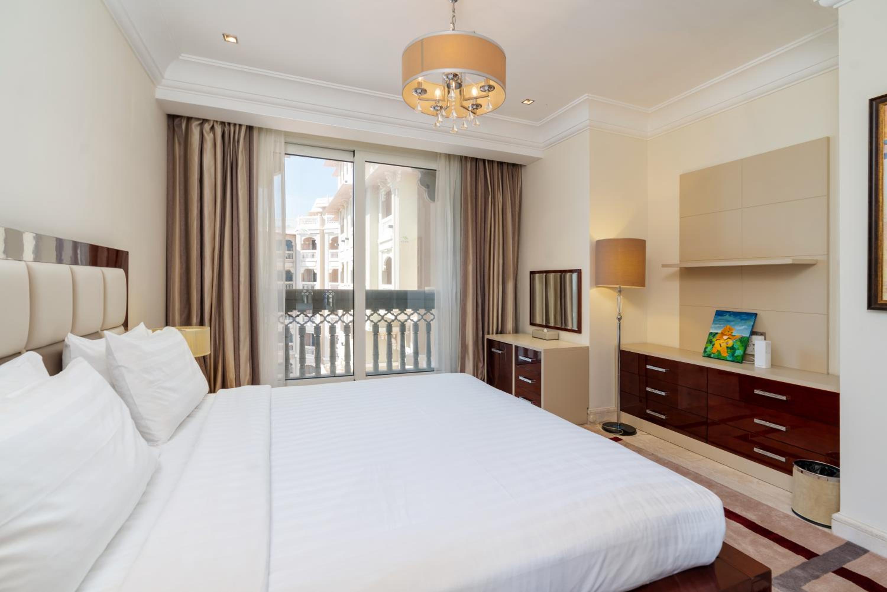 Royal Club By RVHR, Grandeur Residence Crescent Palm Jumeirah