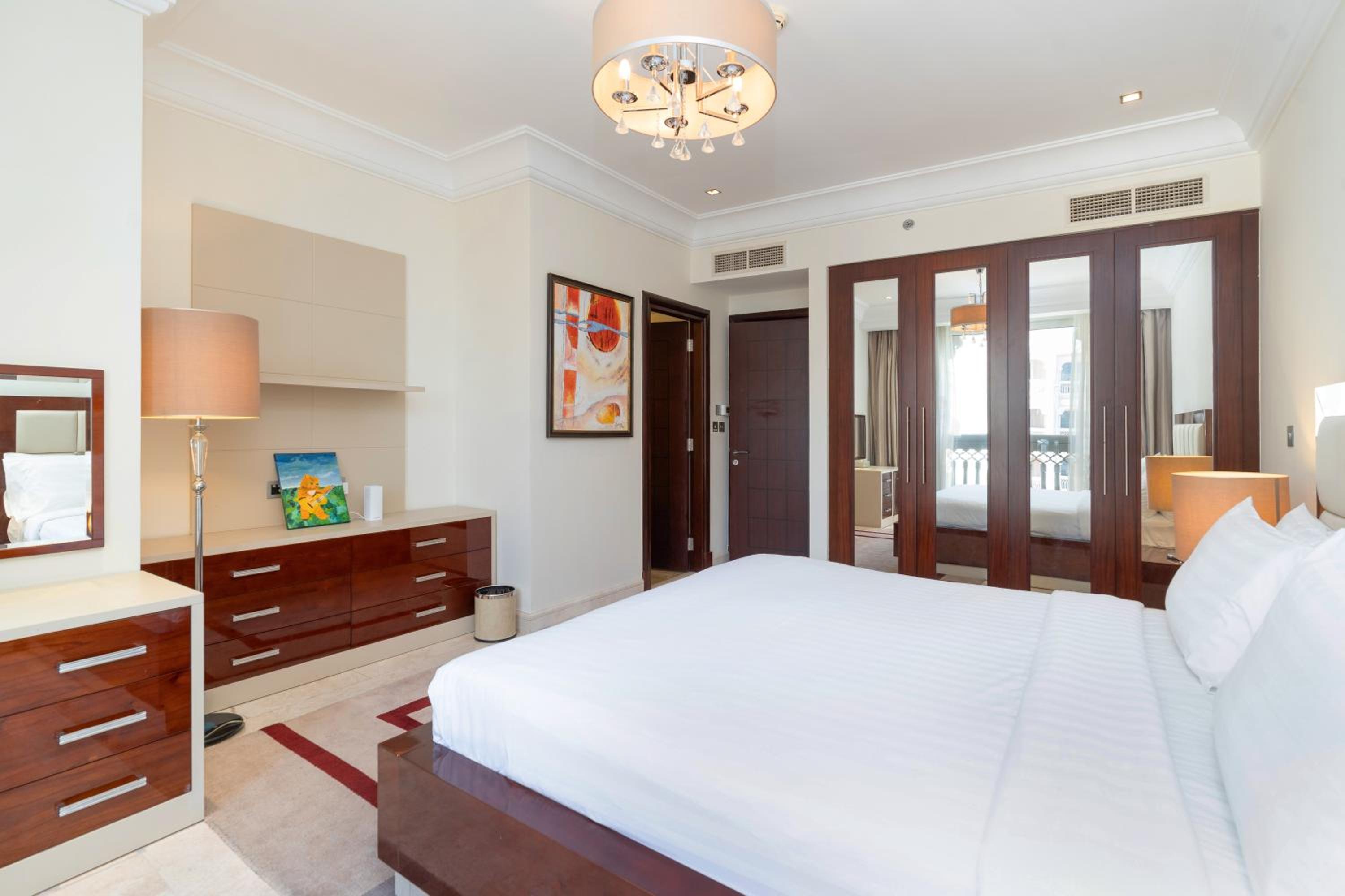 Royal Club By RVHR, Grandeur Residence Crescent Palm Jumeirah