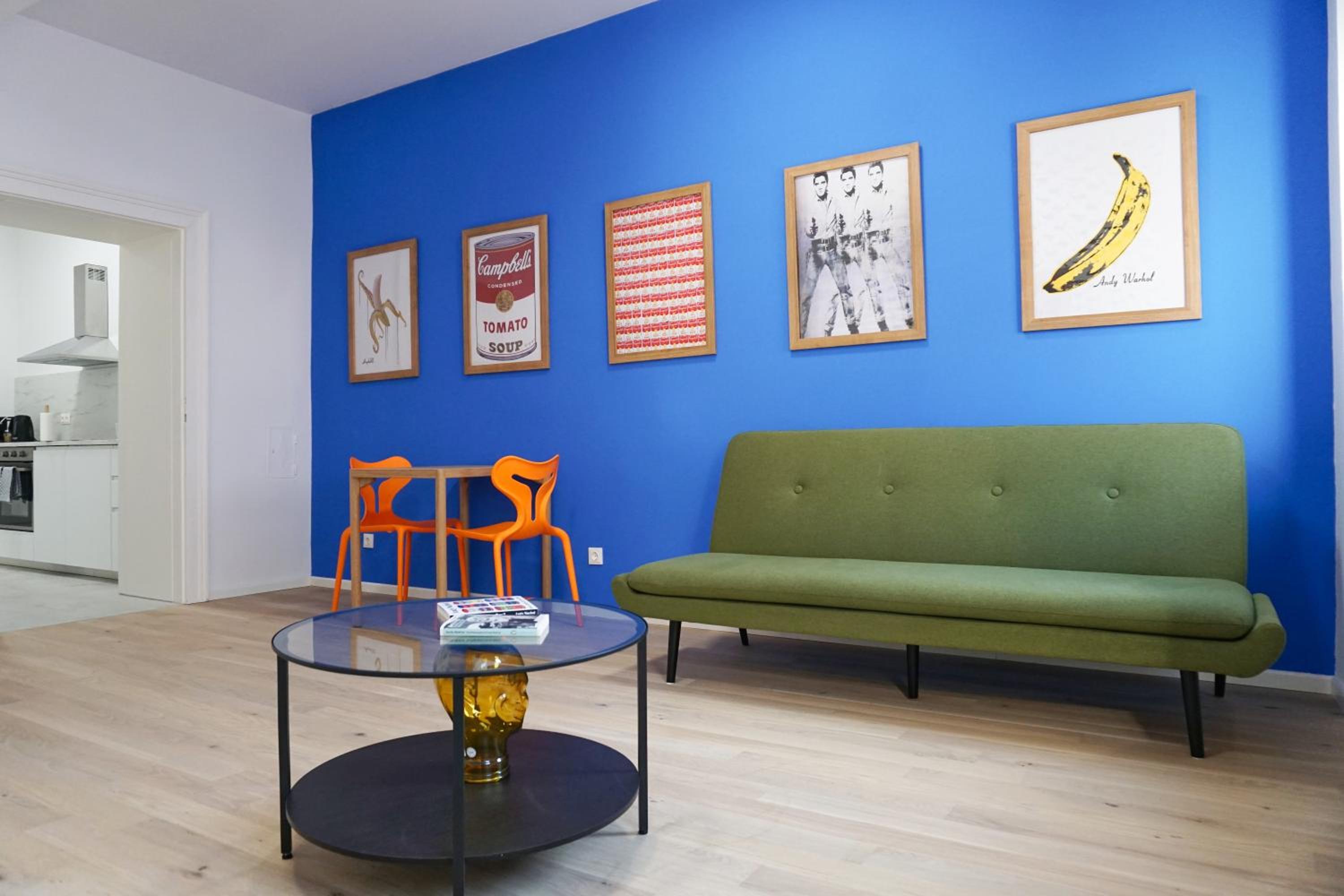 Vibrant Design Apartments - Full Kitchen - Wi-Fi - 18 Mins to City Centre