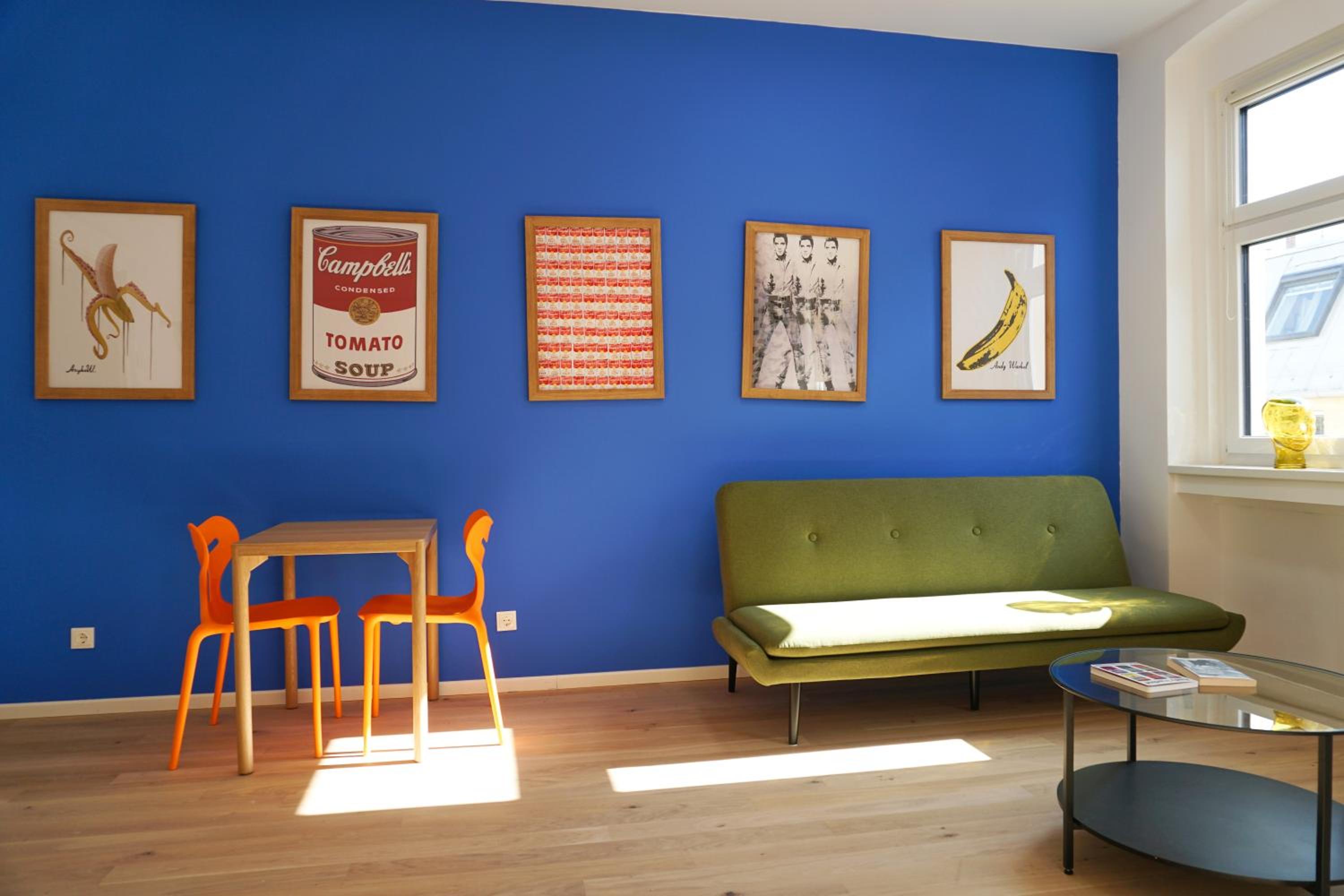 Vibrant Design Apartments - Full Kitchen - Wi-Fi - 18 Mins to City Centre