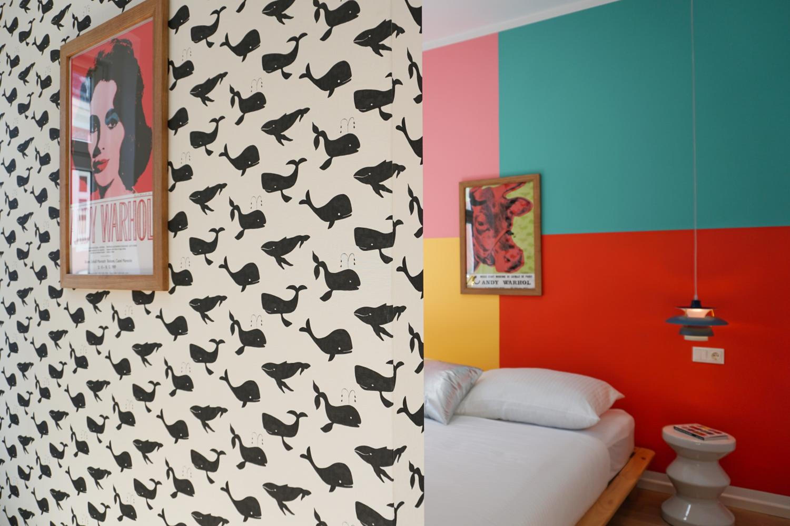 Vibrant Design Apartments - Full Kitchen - Wi-Fi - 18 Mins to City Centre