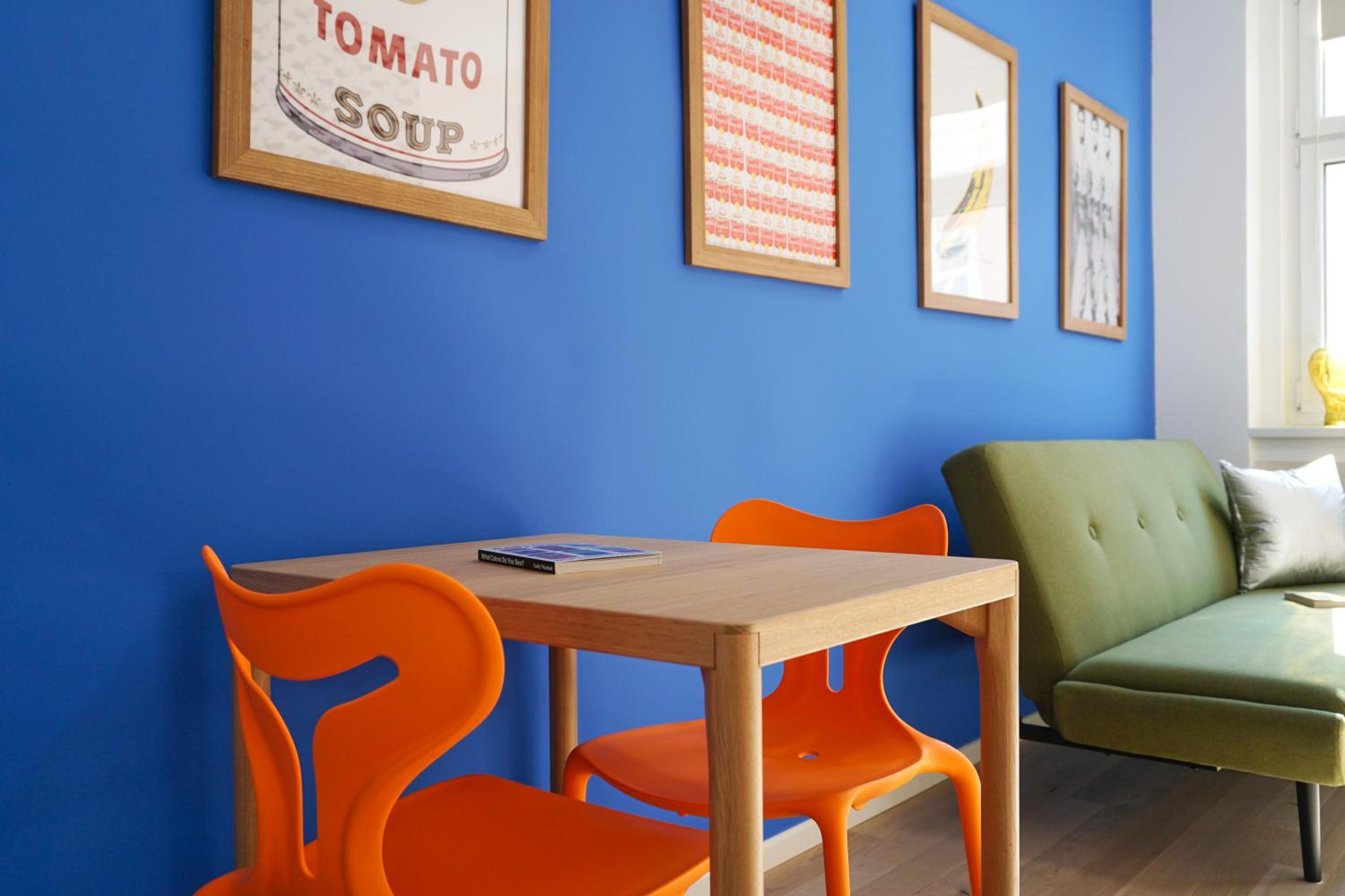 Vibrant Design Apartments - Full Kitchen - Wi-Fi - 18 Mins to City Centre