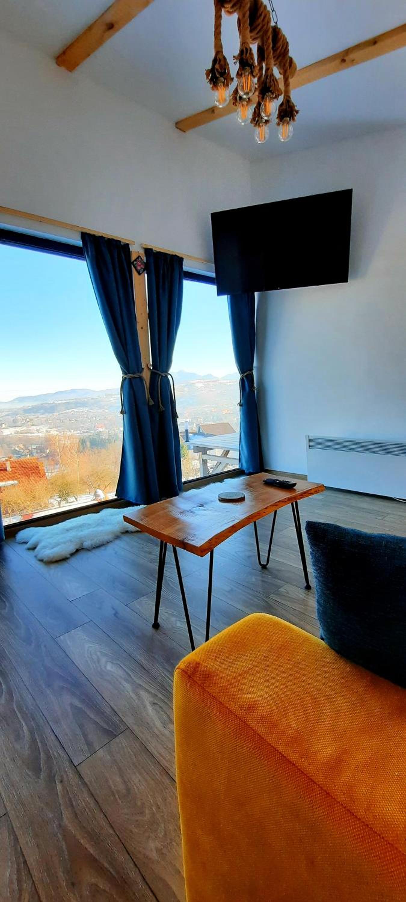 Tiny House Retreat Bran view 3