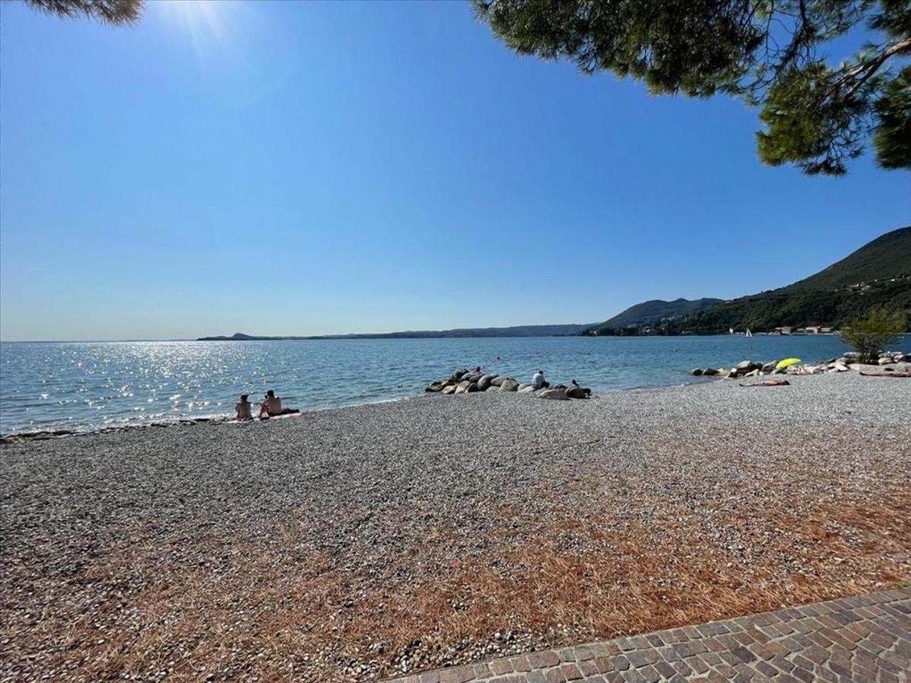 Appartamento con vista lago view 5