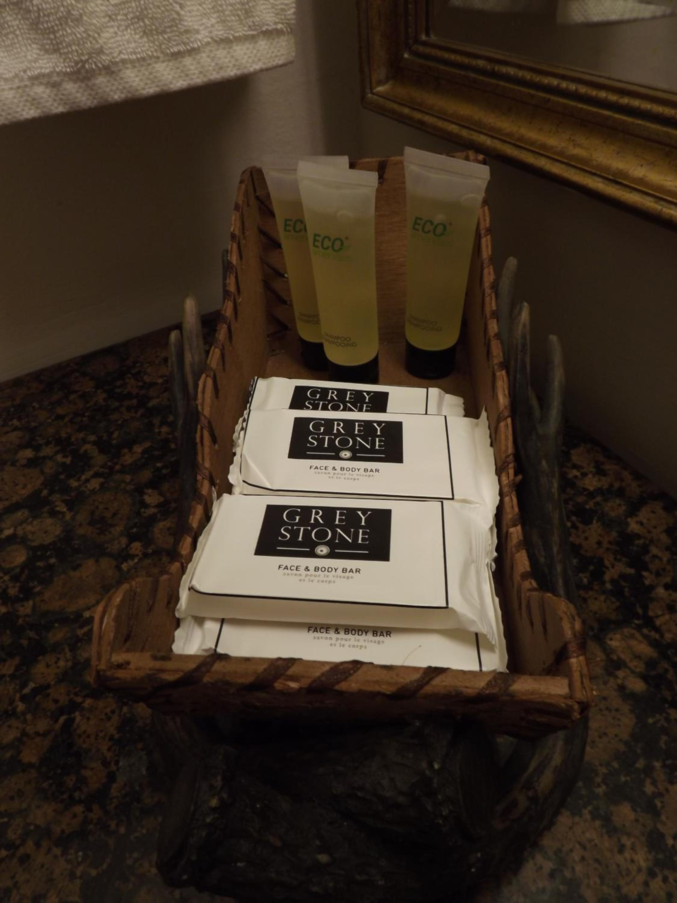 Crest Country Inn