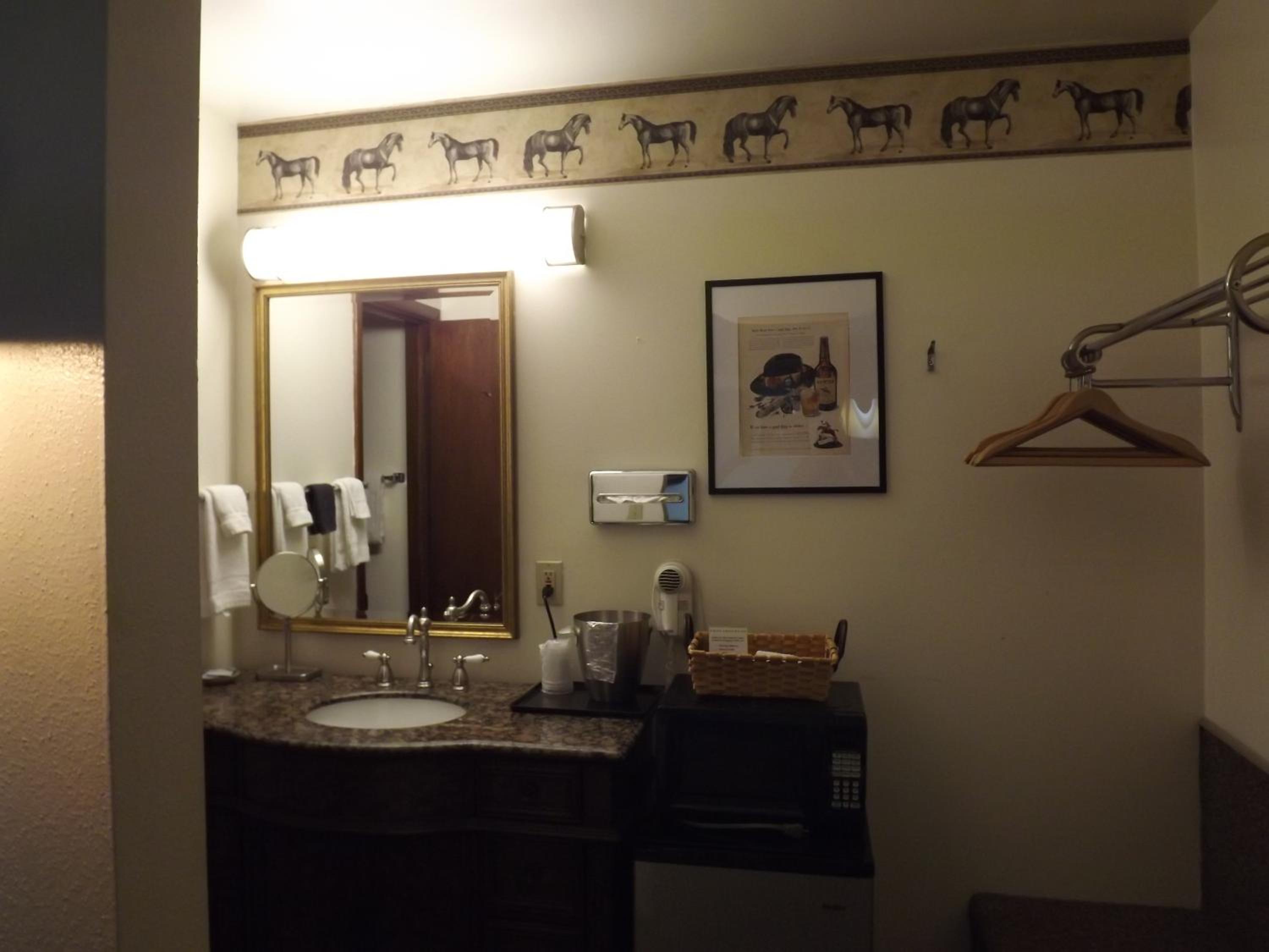 Crest Country Inn