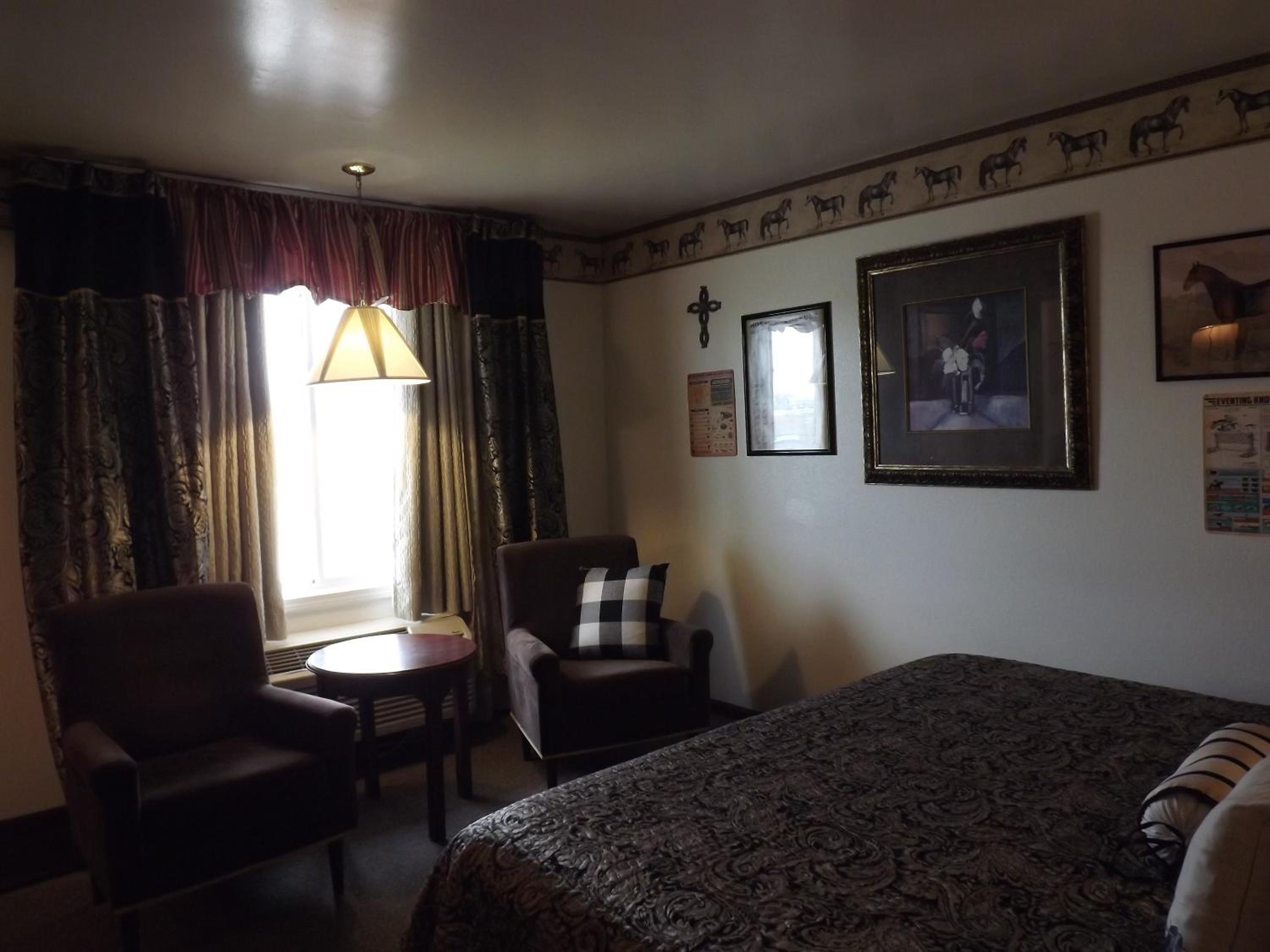 Crest Country Inn