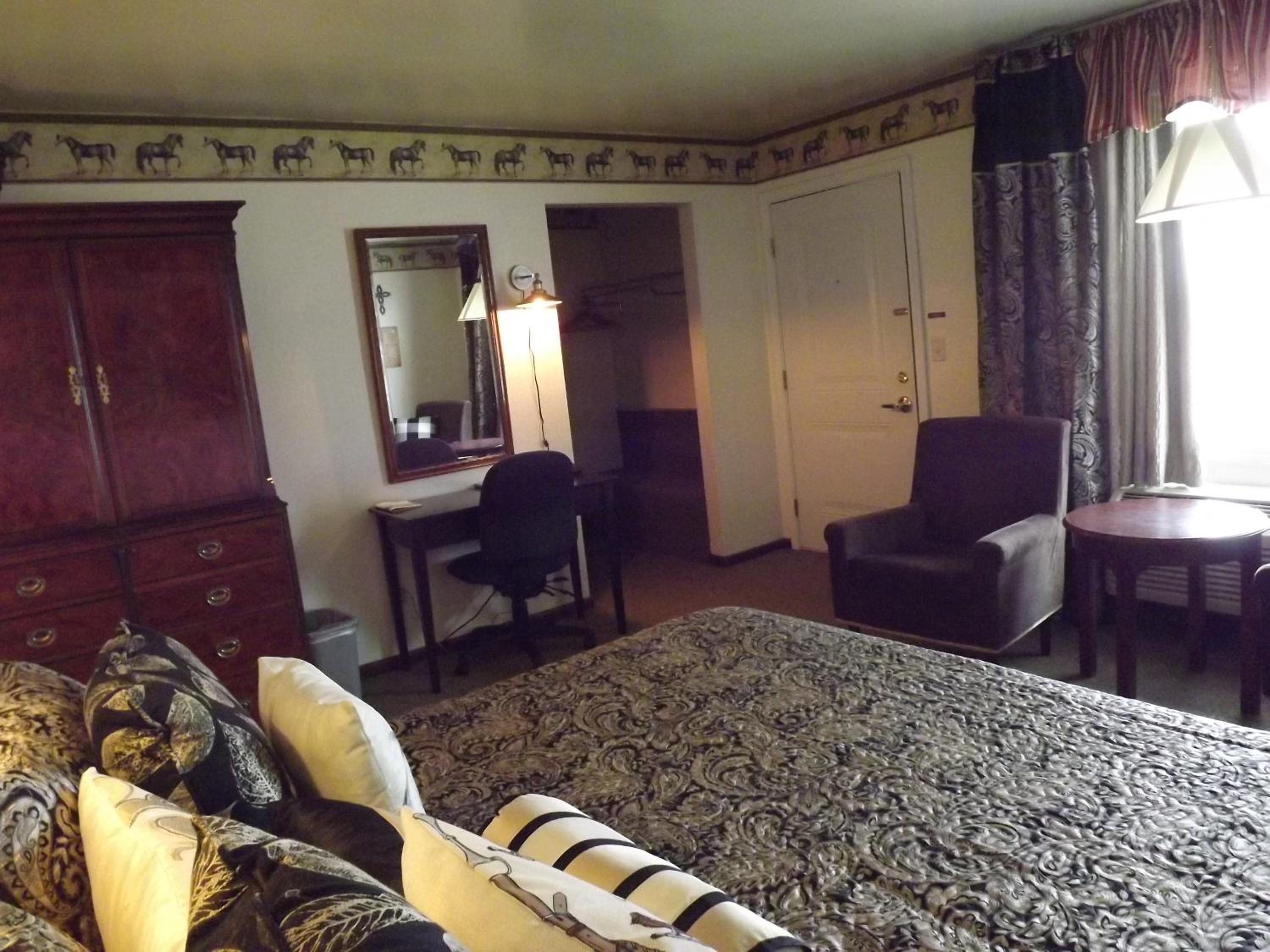 Crest Country Inn
