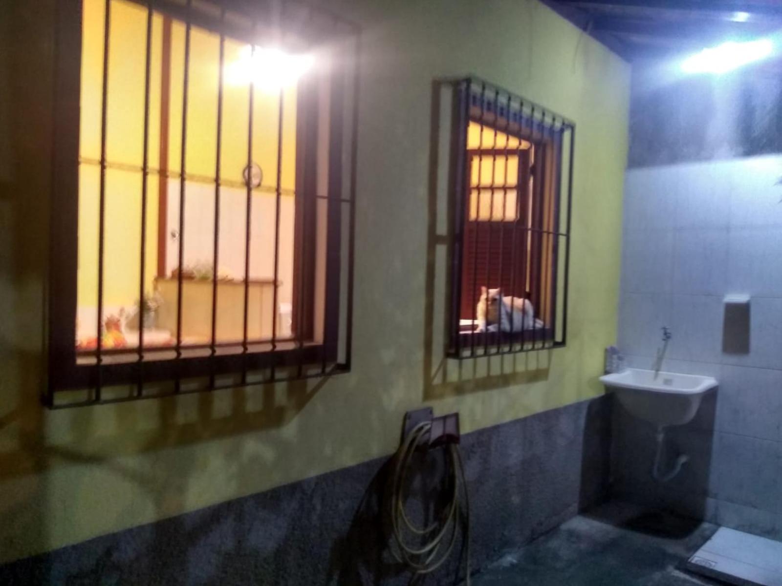 CASA RÚSTICA AMARELA 1 E 2 Meaípe