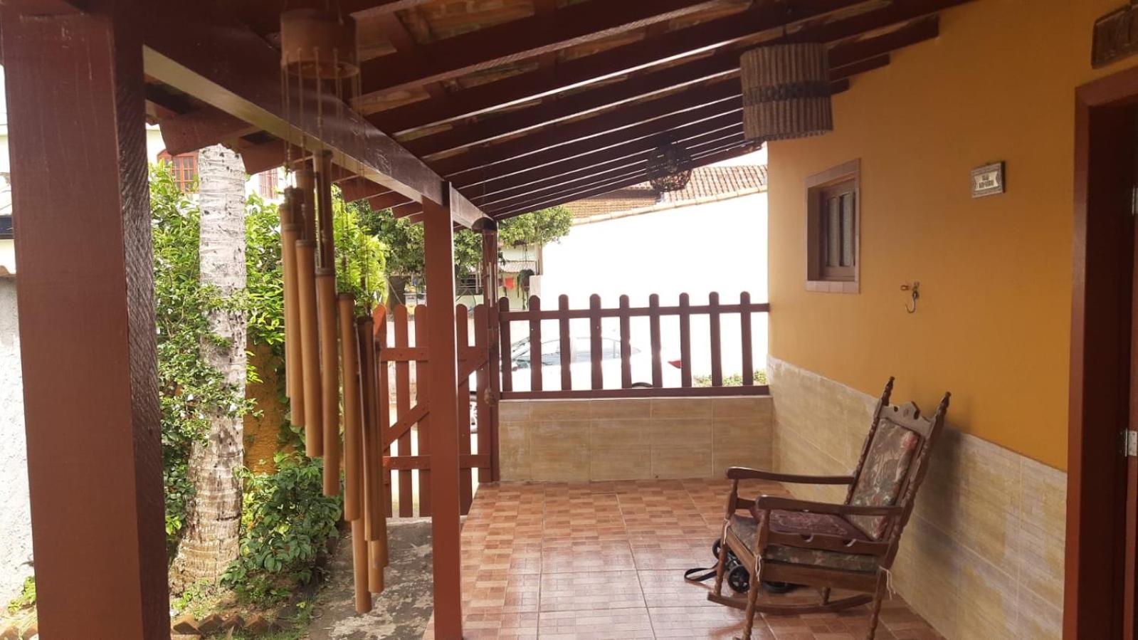 CASA RÚSTICA AMARELA 1 E 2 Meaípe