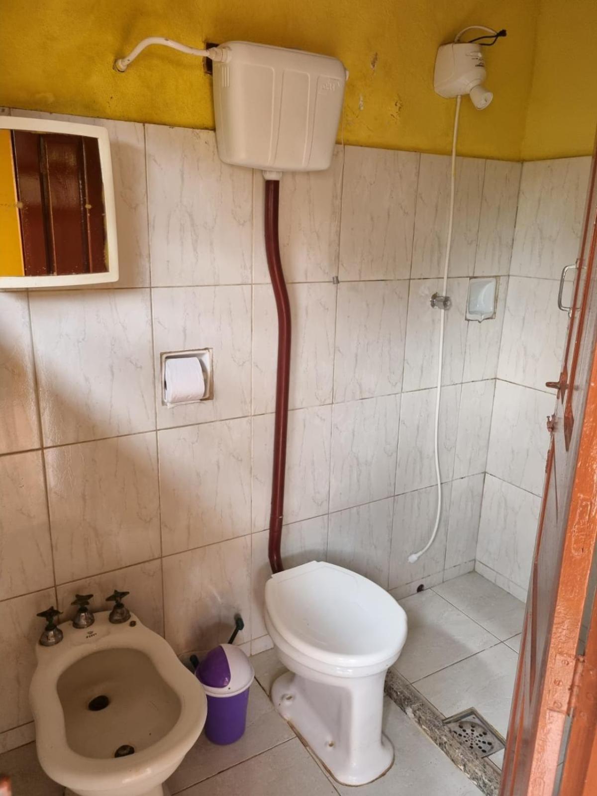 CASA RÚSTICA AMARELA 1 E 2 Meaípe