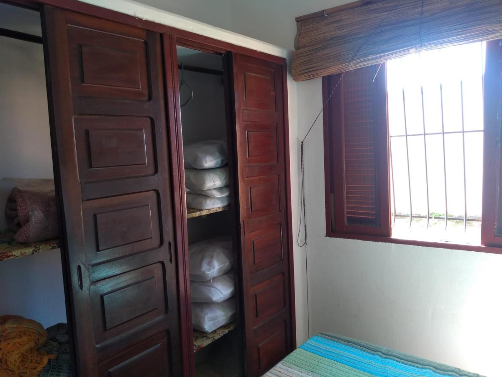 CASA RÚSTICA AMARELA 1 E 2 Meaípe
