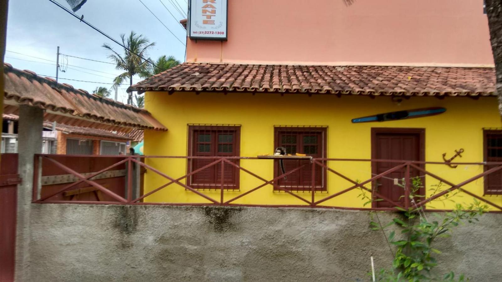 CASA RÚSTICA AMARELA 1 E 2 Meaípe