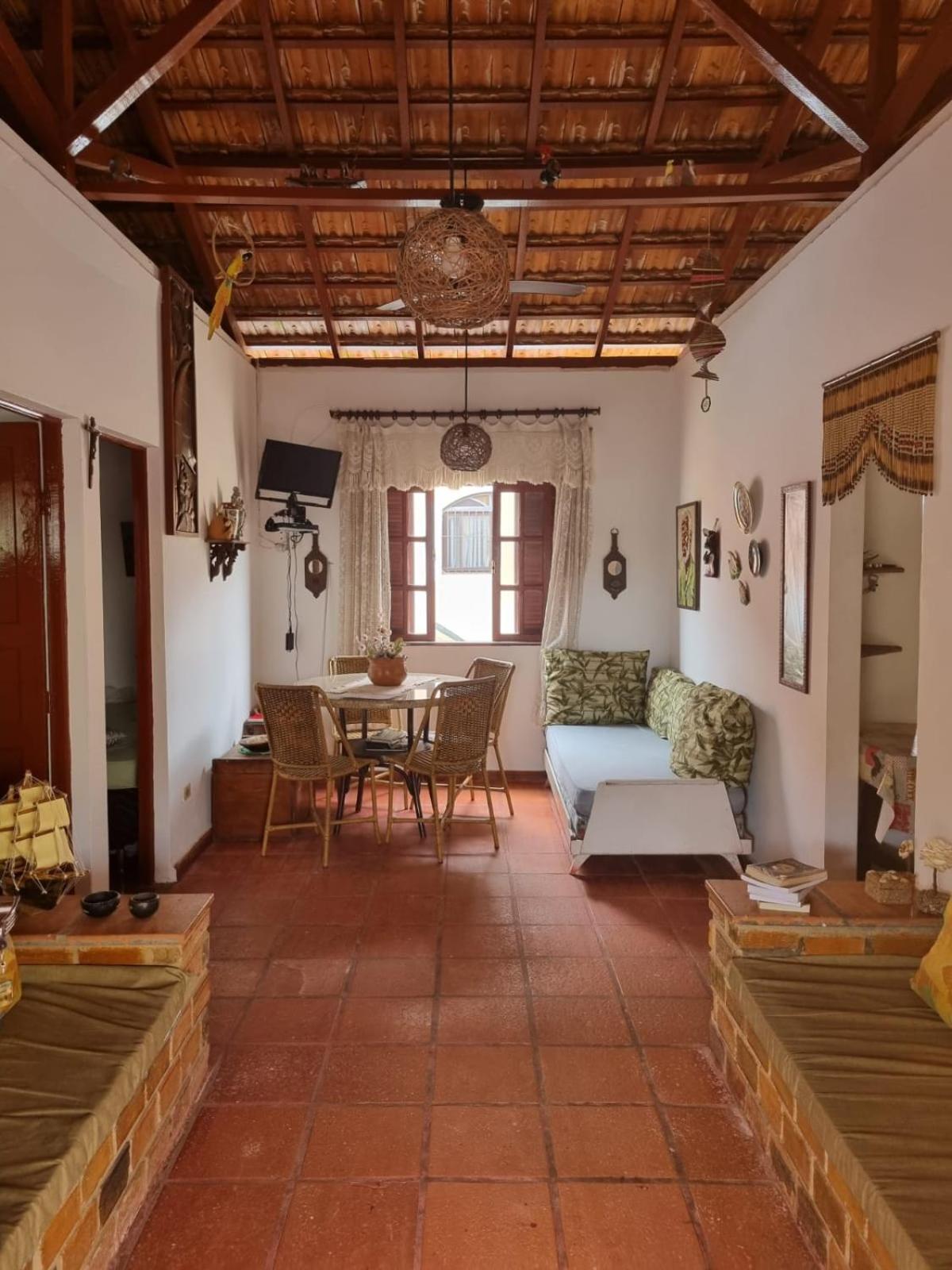 CASA RÚSTICA AMARELA 1 E 2 Meaípe