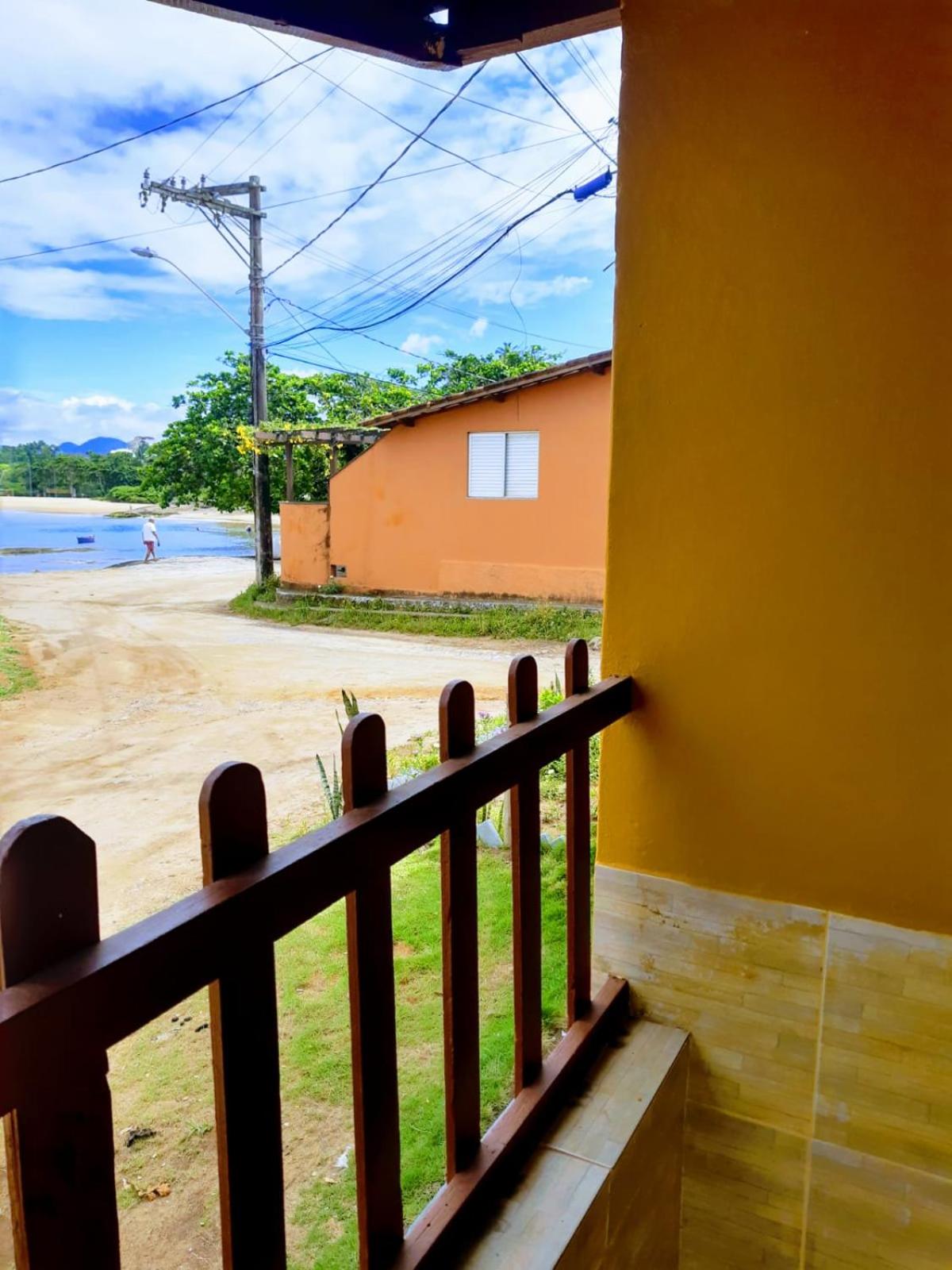CASA RÚSTICA AMARELA 1 E 2 Meaípe