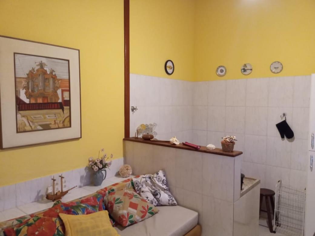 CASA RÚSTICA AMARELA 1 E 2 Meaípe