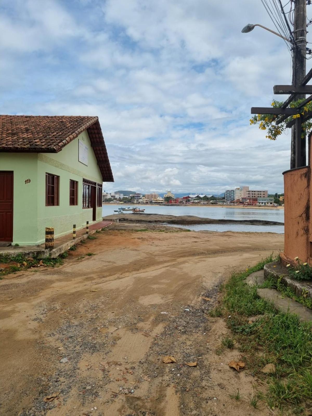 CASA RÚSTICA AMARELA 1 E 2 Meaípe