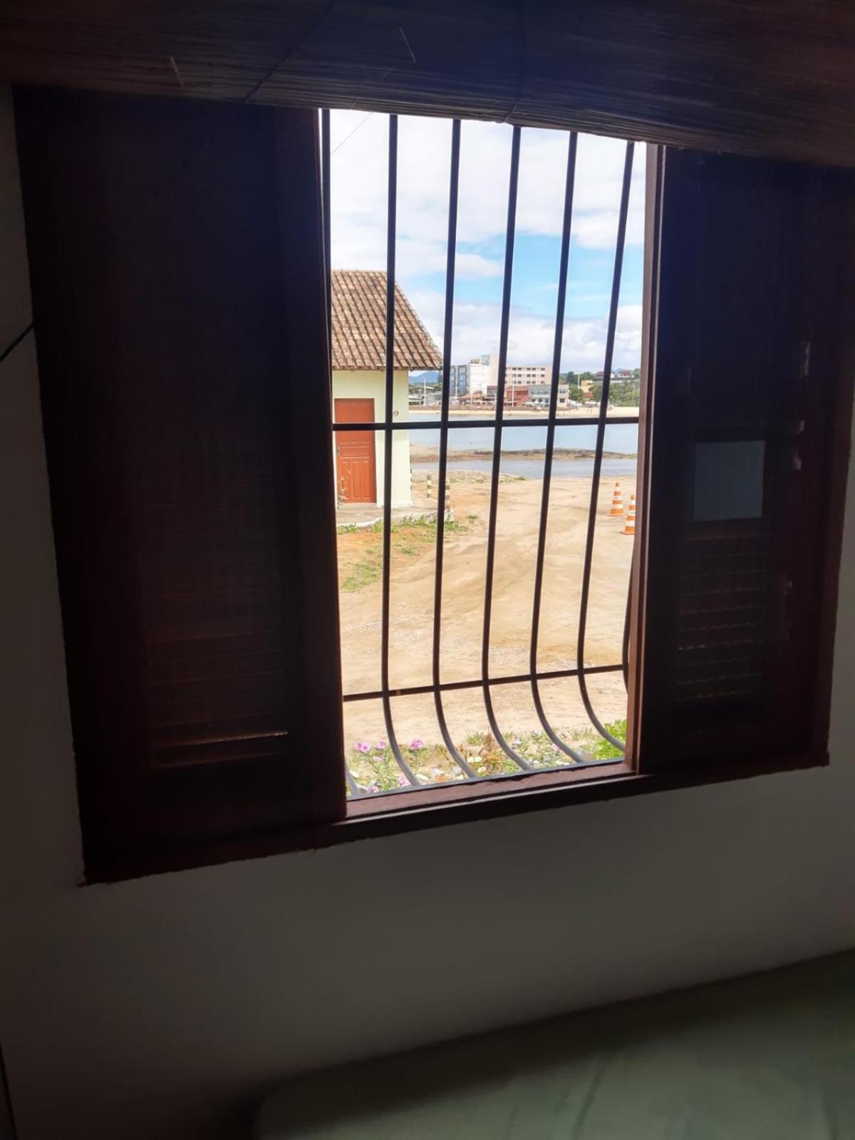 CASA RÚSTICA AMARELA 1 E 2 Meaípe