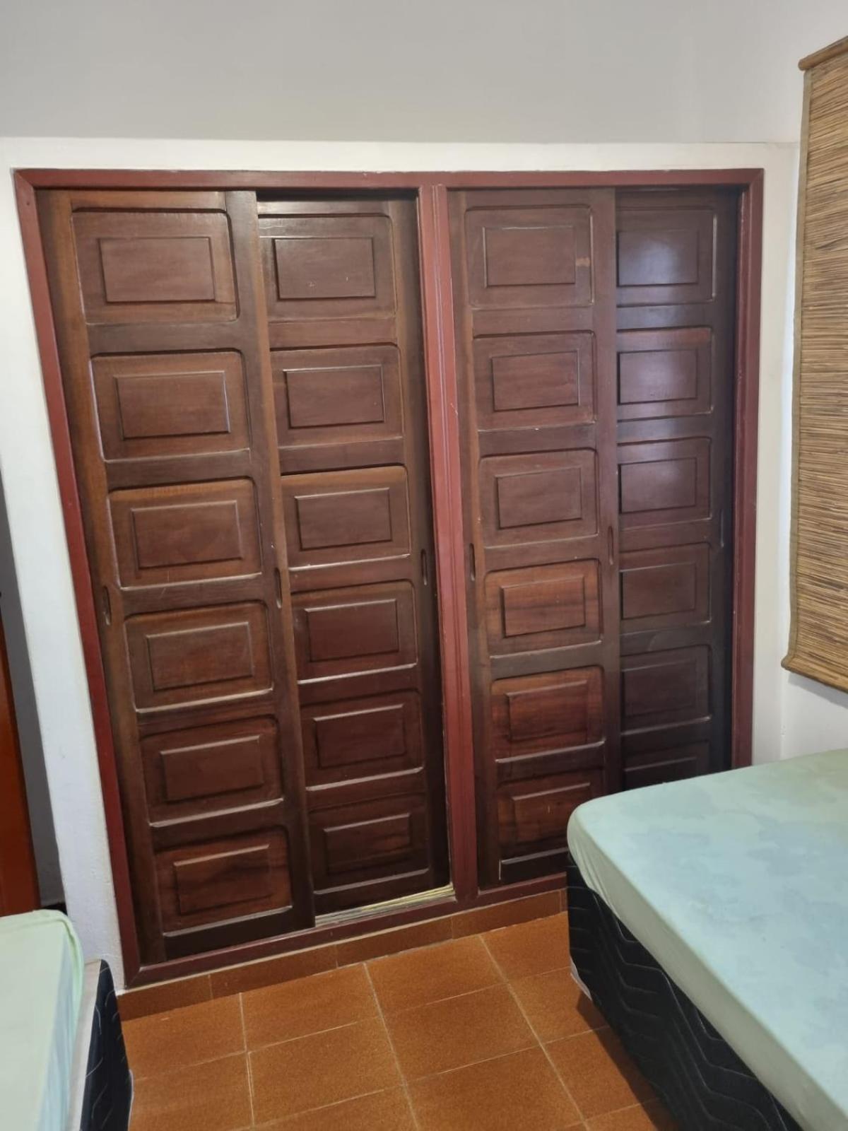 CASA RÚSTICA AMARELA 1 E 2 Meaípe